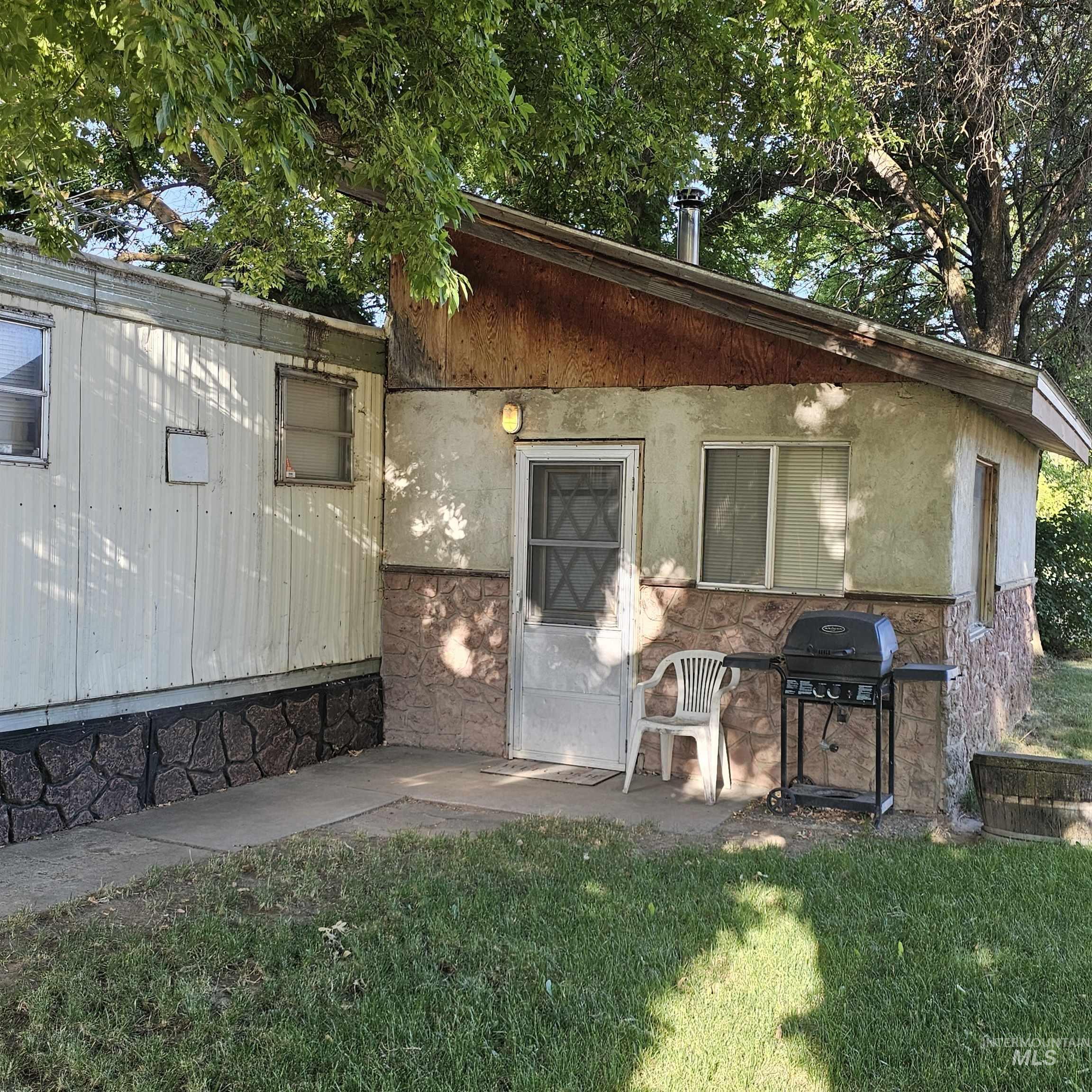 2141 E Syringa, Eagle, Idaho 83616, 3 Bedrooms, 2 Bathrooms, Residential For Sale, Price $335,000,MLS 98955536