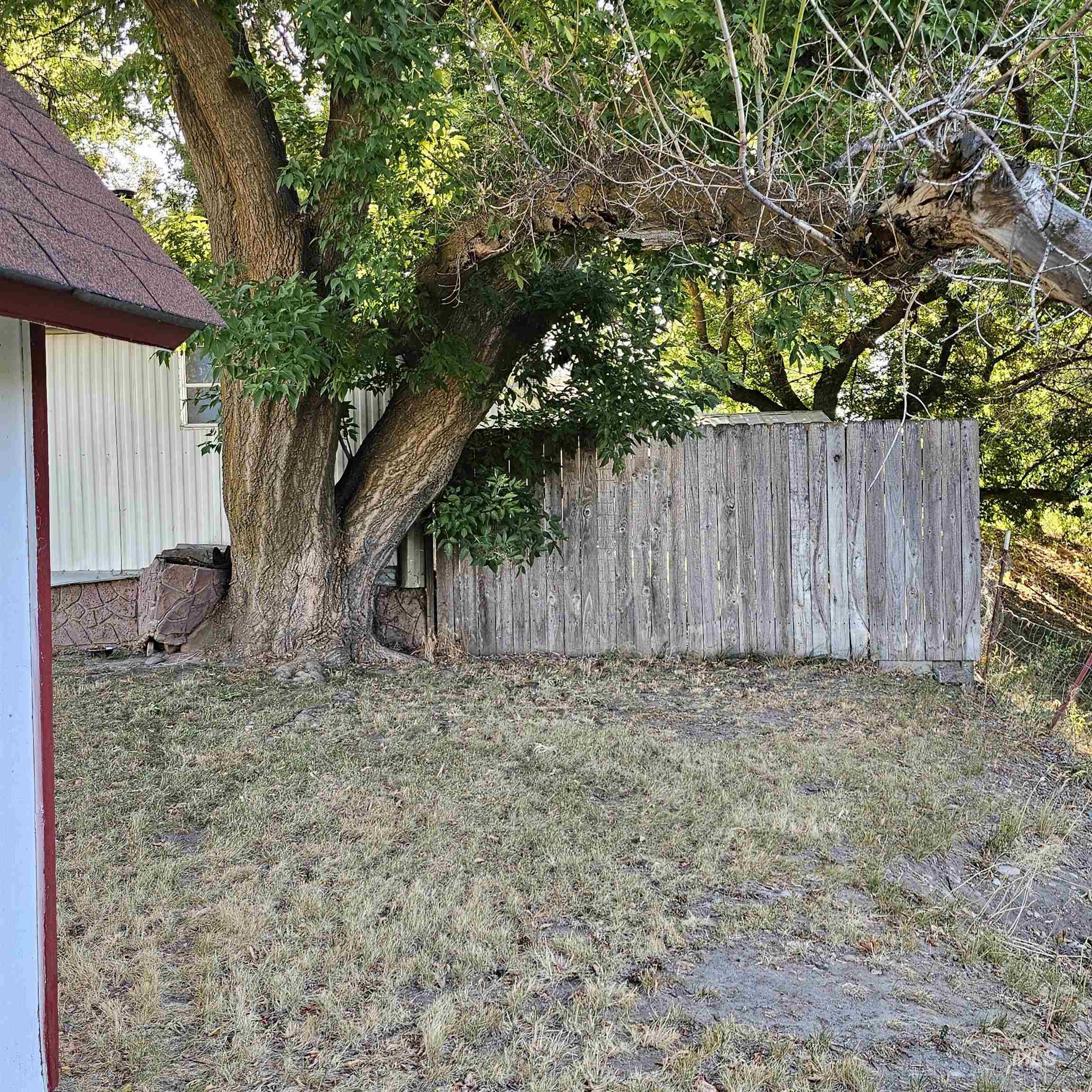 2141 E Syringa, Eagle, Idaho 83616, 3 Bedrooms, 2 Bathrooms, Residential For Sale, Price $335,000,MLS 98955536