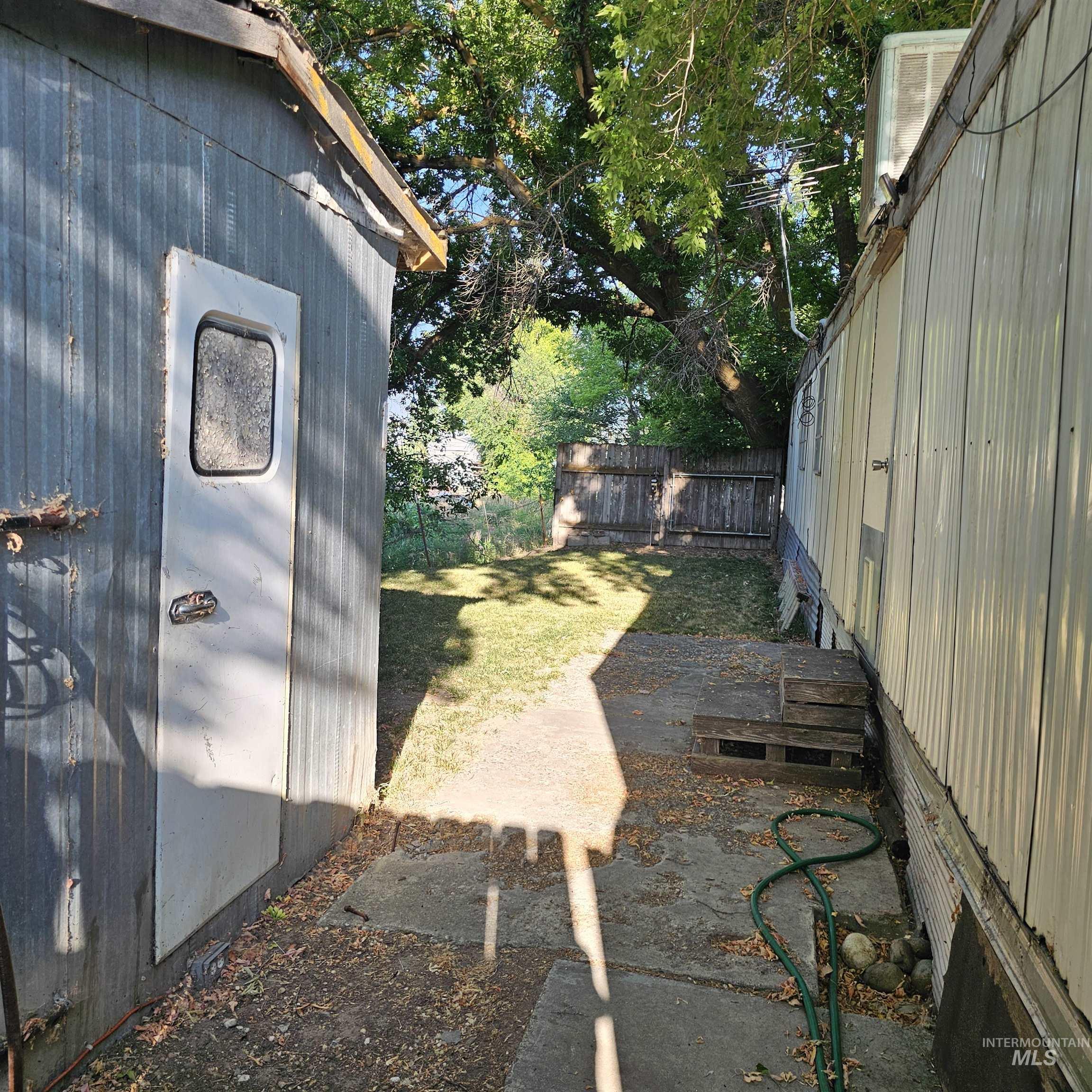 2141 E Syringa, Eagle, Idaho 83616, 3 Bedrooms, 2 Bathrooms, Residential For Sale, Price $335,000,MLS 98955536