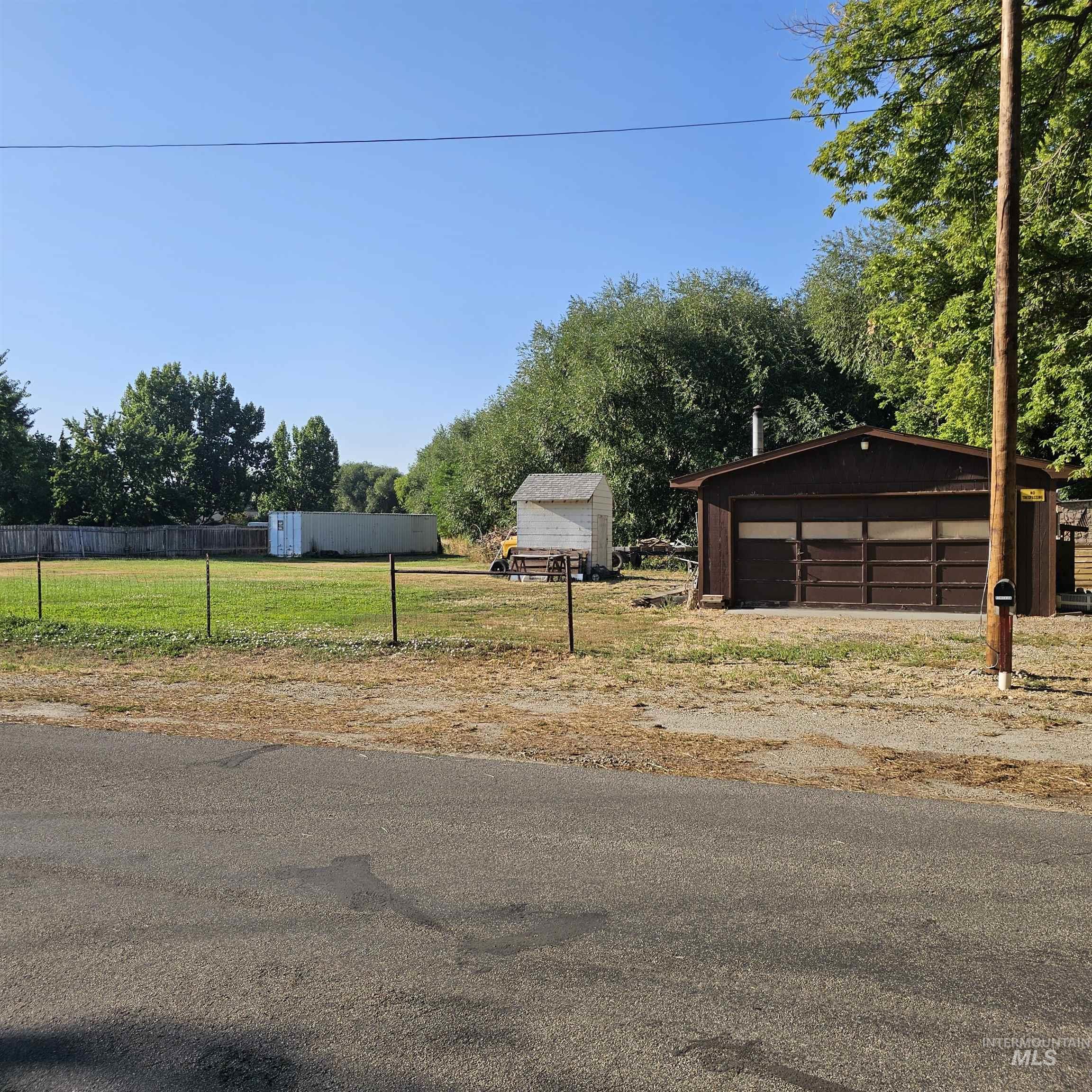 2141 E Syringa, Eagle, Idaho 83616, 3 Bedrooms, 2 Bathrooms, Residential For Sale, Price $335,000,MLS 98955536