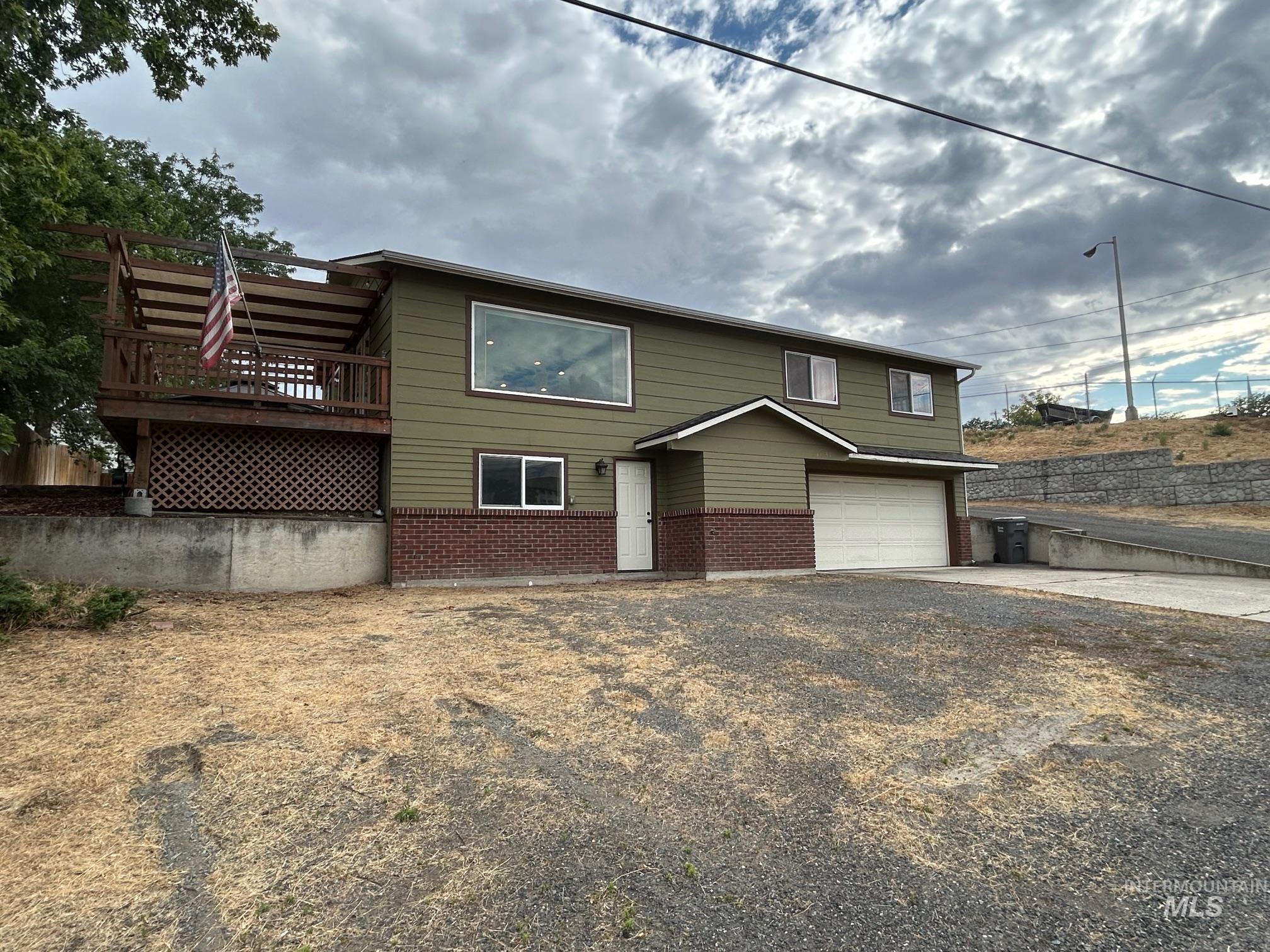 1031 16th Avenue, Clarkston, Washington 99403, 4 Bedrooms, 3 Bathrooms, Residential For Sale, Price $389,000,MLS 98955549