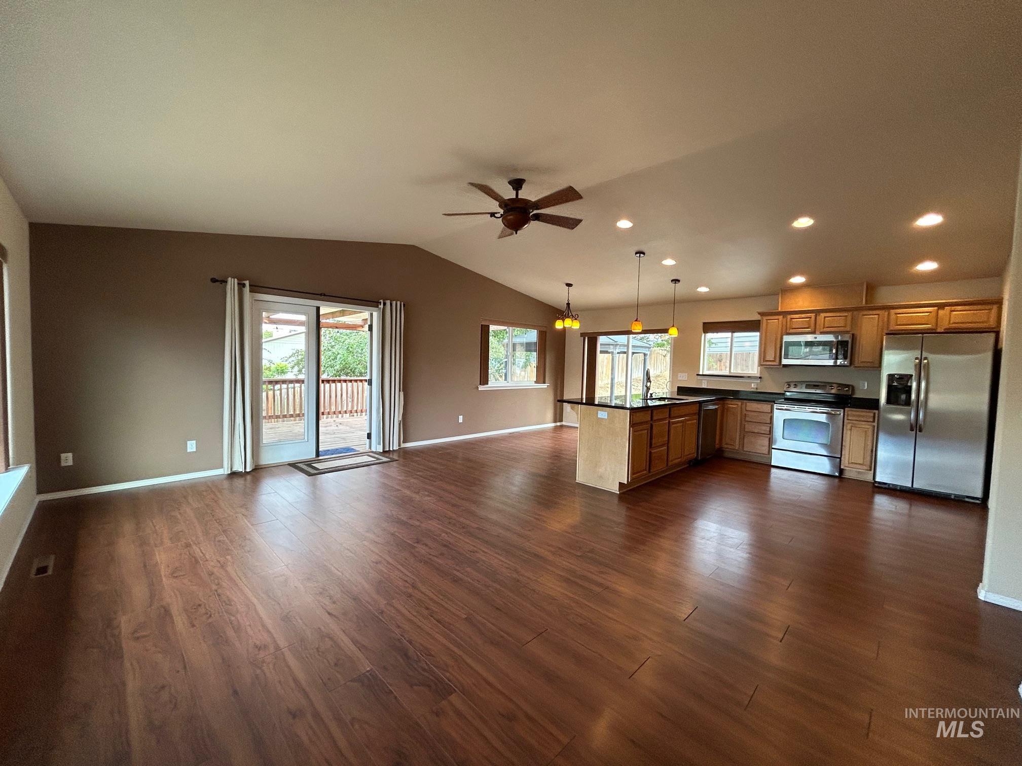 1031 16th Avenue, Clarkston, Washington 99403, 4 Bedrooms, 3 Bathrooms, Residential For Sale, Price $389,000,MLS 98955549