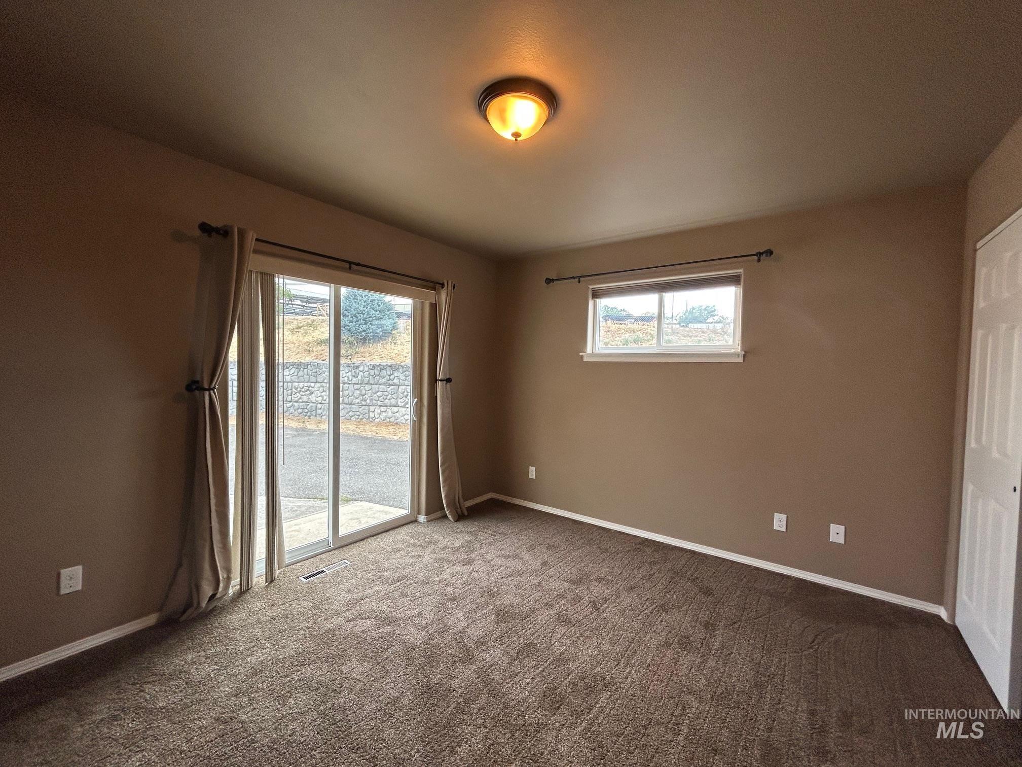 1031 16th Avenue, Clarkston, Washington 99403, 4 Bedrooms, 3 Bathrooms, Residential For Sale, Price $389,000,MLS 98955549