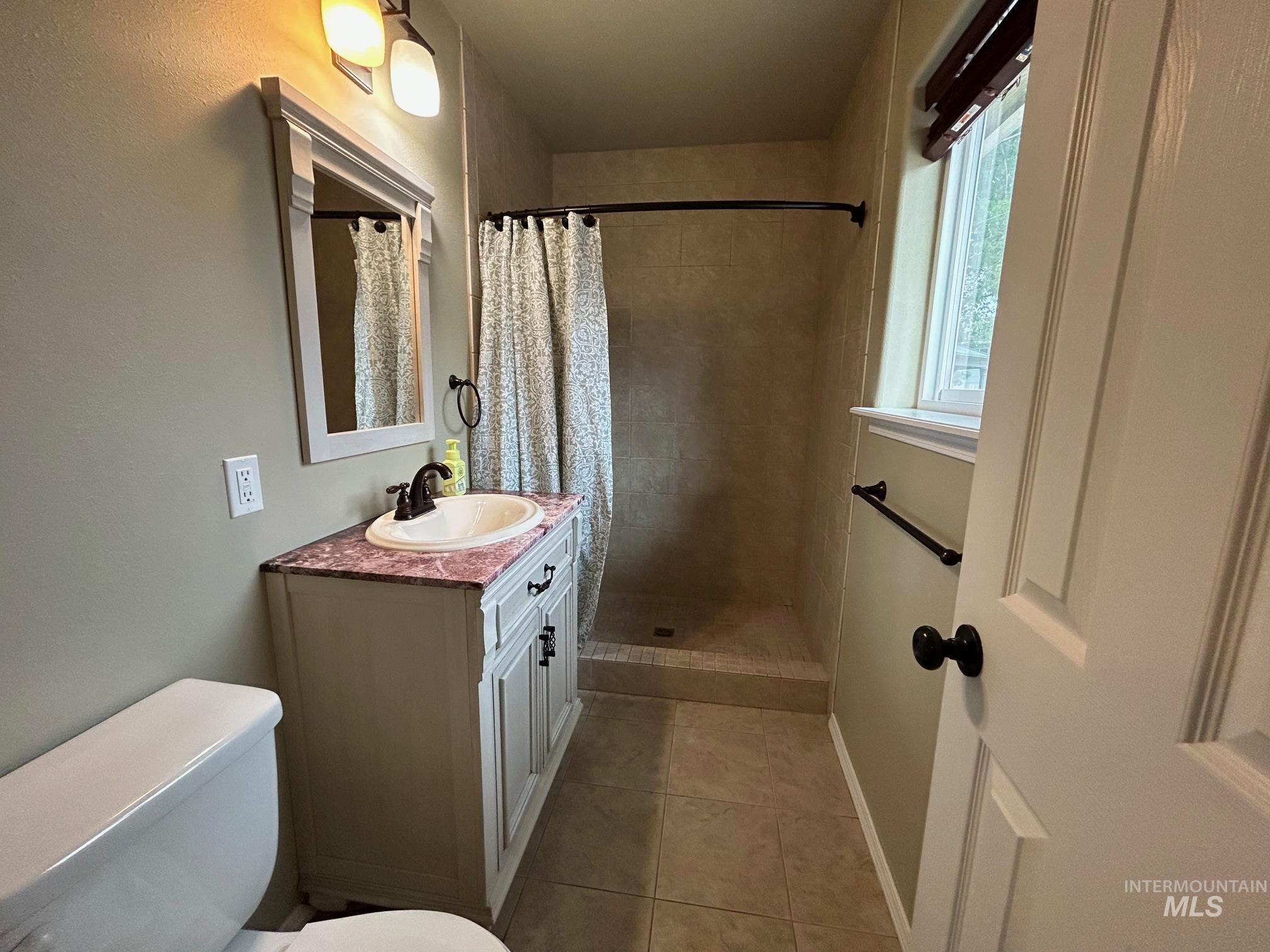 1031 16th Avenue, Clarkston, Washington 99403, 4 Bedrooms, 3 Bathrooms, Residential For Sale, Price $389,000,MLS 98955549