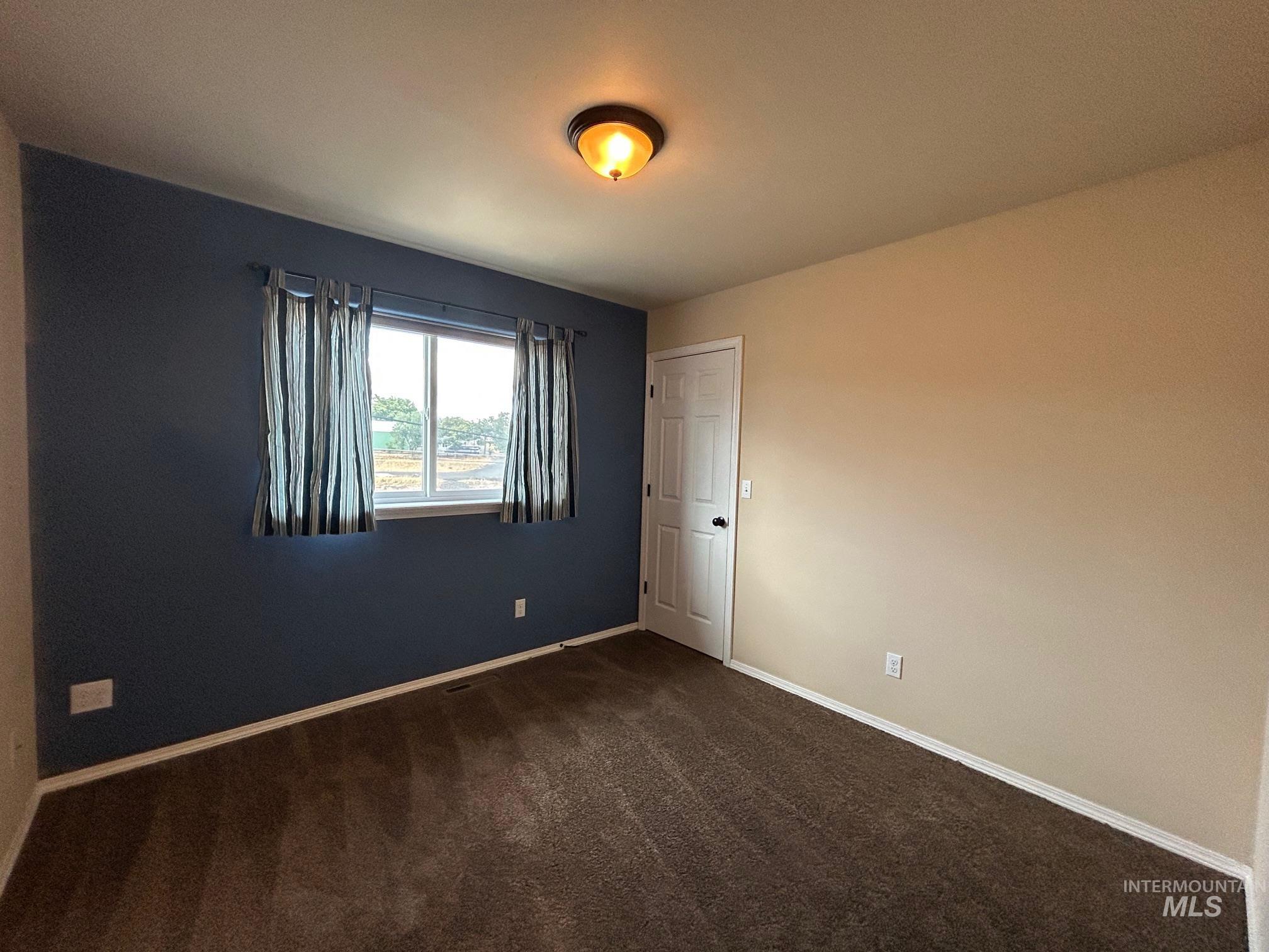 1031 16th Avenue, Clarkston, Washington 99403, 4 Bedrooms, 3 Bathrooms, Residential For Sale, Price $389,000,MLS 98955549