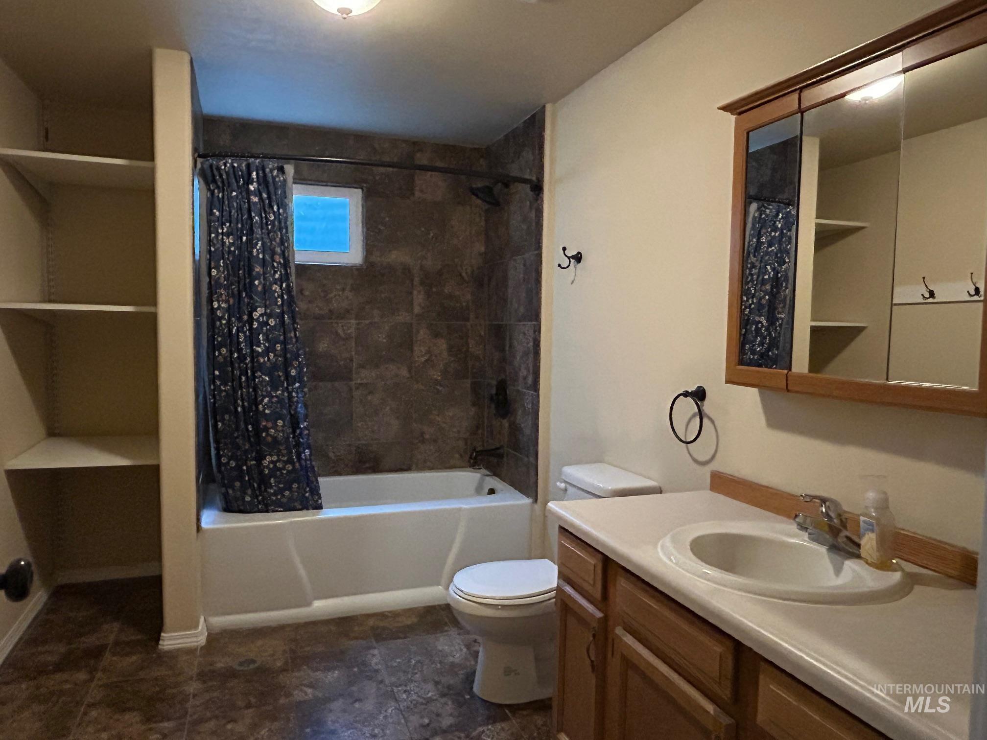 1031 16th Avenue, Clarkston, Washington 99403, 4 Bedrooms, 3 Bathrooms, Residential For Sale, Price $389,000,MLS 98955549