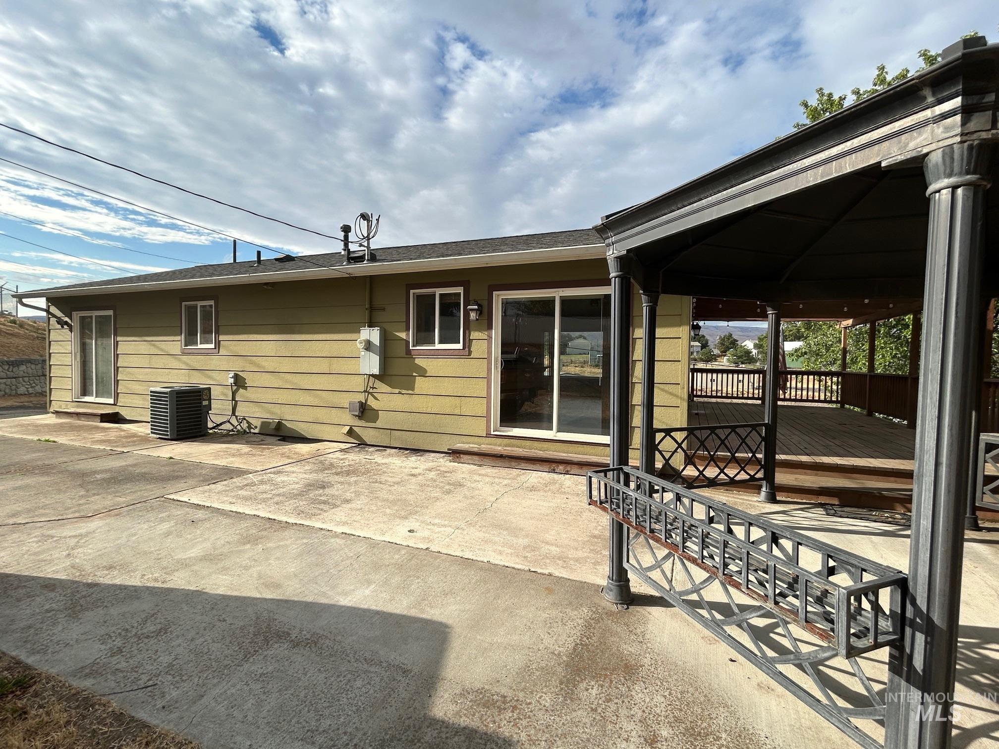 1031 16th Avenue, Clarkston, Washington 99403, 4 Bedrooms, 3 Bathrooms, Residential For Sale, Price $389,000,MLS 98955549