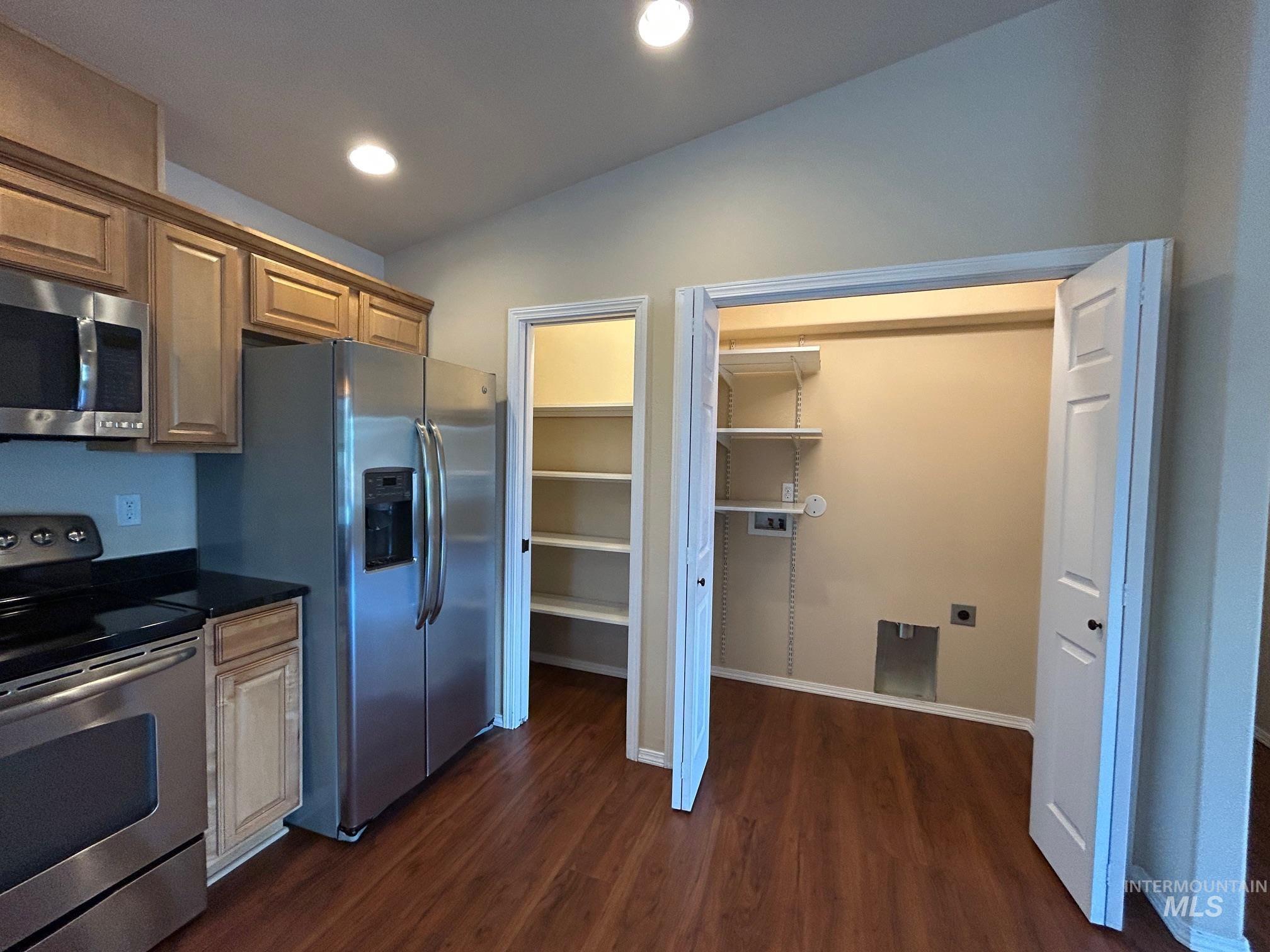 1031 16th Avenue, Clarkston, Washington 99403, 4 Bedrooms, 3 Bathrooms, Residential For Sale, Price $389,000,MLS 98955549