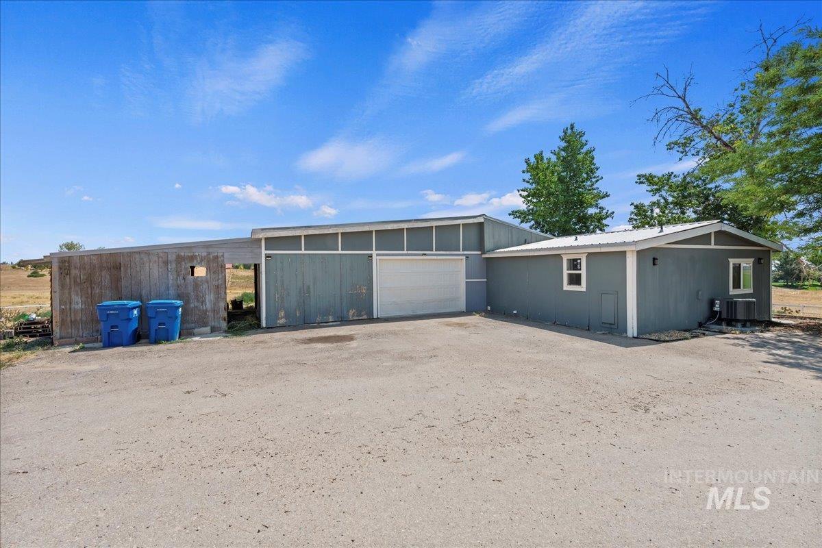 14490 & 14492 Sand Hollow Road, Caldwell, Idaho 83607, 7 Bedrooms, 5 Bathrooms, Farm & Ranch For Sale, Price $624,000, 98955562