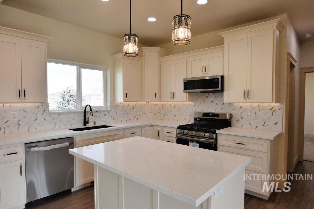 1512 Tverdy Ln, Buhl, Idaho 83316, 4 Bedrooms, 2 Bathrooms, Residential For Sale, Price $440,000,MLS 98955630