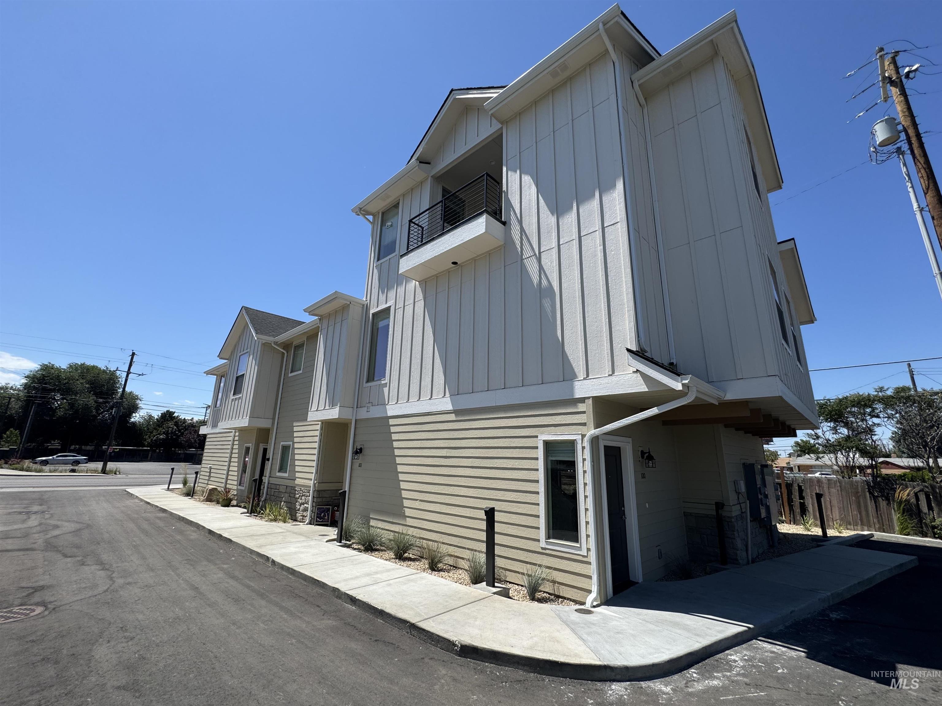 6726 W Overland, Boise, Idaho 83709, 3 Bedrooms, 3.5 Bathrooms, Residential Income For Sale, Price $1,068,999,MLS 98955688