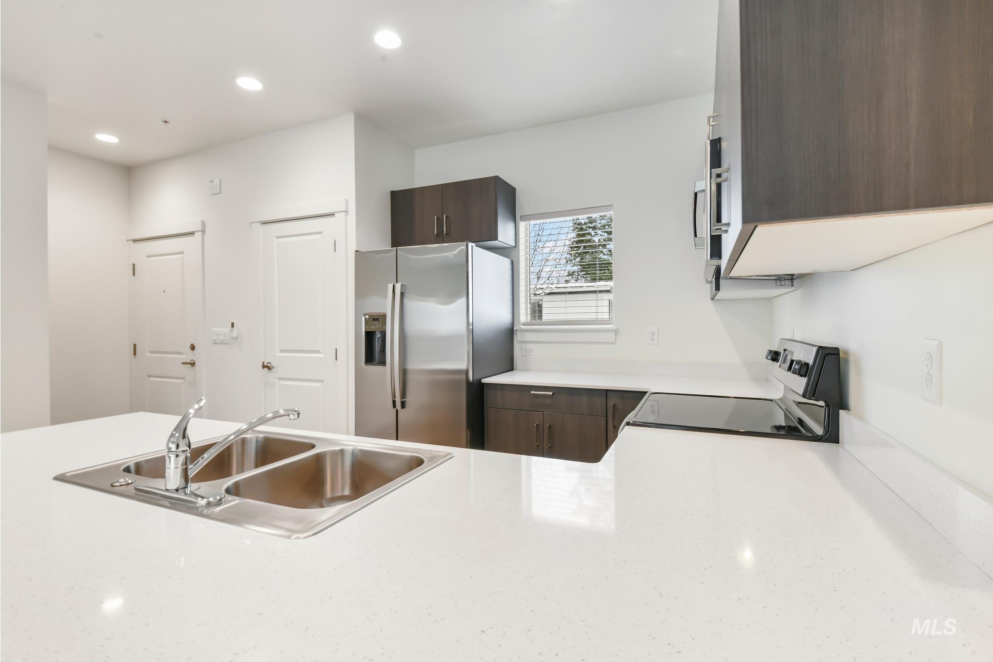6726 W Overland, Boise, Idaho 83709, 3 Bedrooms, 3.5 Bathrooms, Residential Income For Sale, Price $1,068,999,MLS 98955688