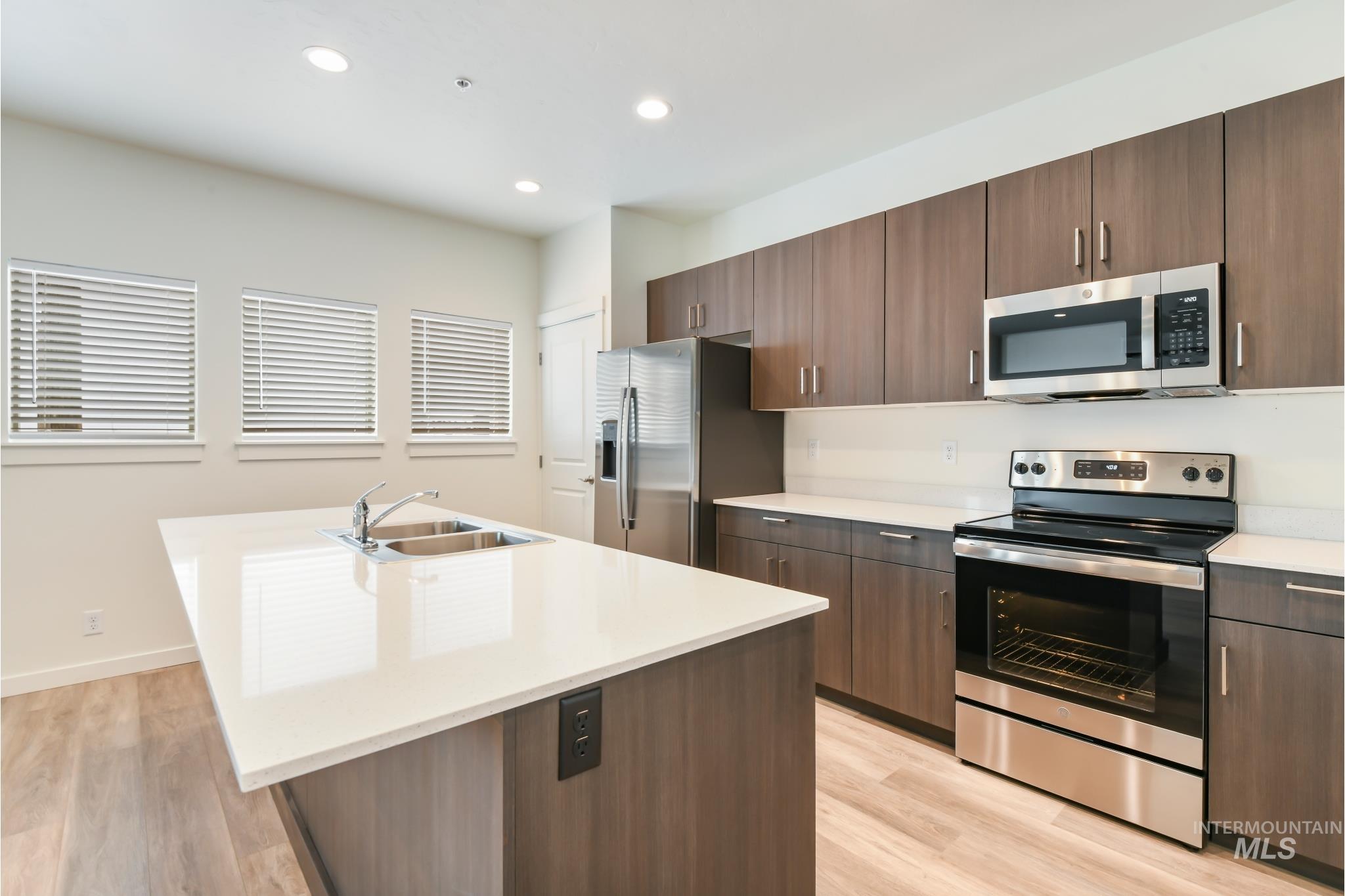 6726 W Overland, Boise, Idaho 83709, 3 Bedrooms, 3.5 Bathrooms, Residential Income For Sale, Price $1,068,999,MLS 98955688