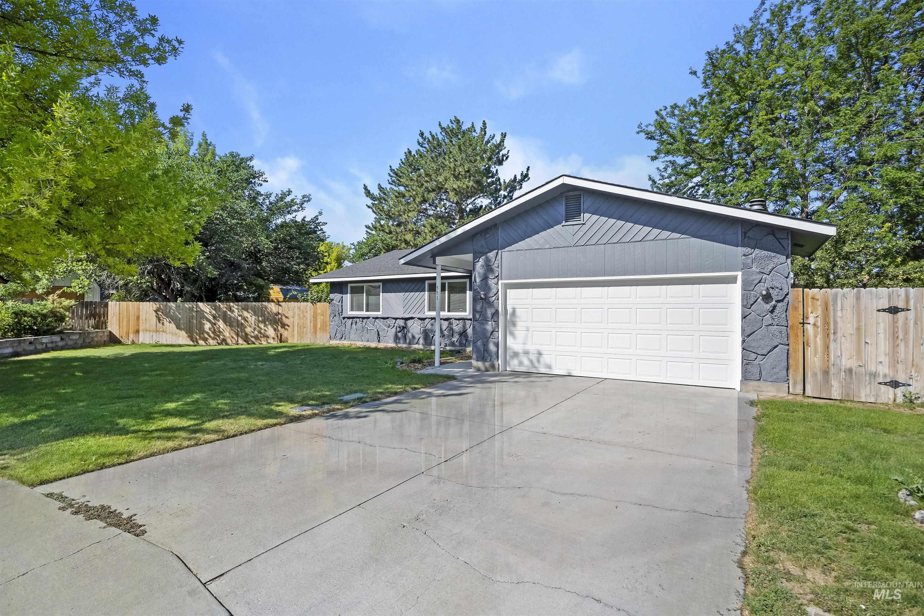 551 Park Meadows Circle, Twin Falls, Idaho 83301, 3 Bedrooms, 2 Bathrooms, Residential For Sale, Price $359,900,MLS 98955739