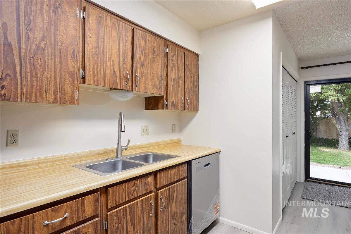 551 Park Meadows Circle, Twin Falls, Idaho 83301, 3 Bedrooms, 2 Bathrooms, Residential For Sale, Price $359,900,MLS 98955739