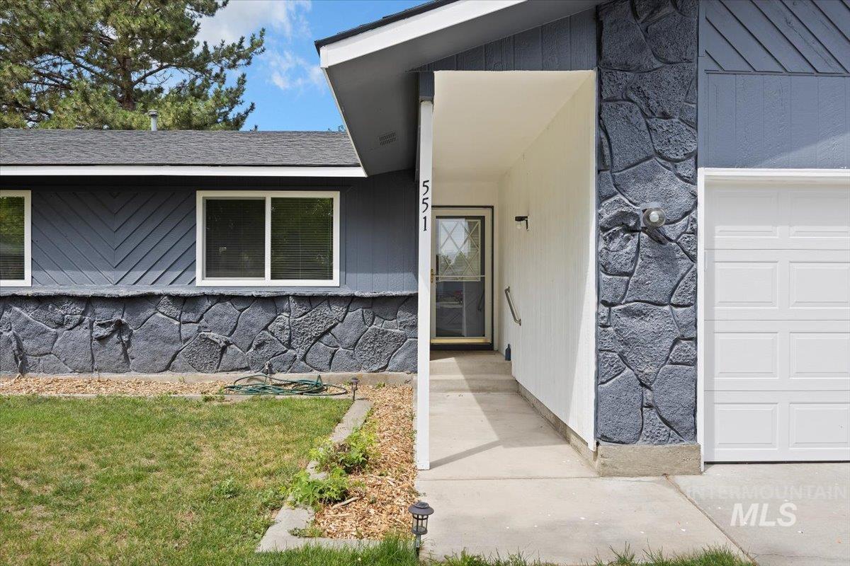 551 Park Meadows Circle, Twin Falls, Idaho 83301, 3 Bedrooms, 2 Bathrooms, Residential For Sale, Price $359,900,MLS 98955739