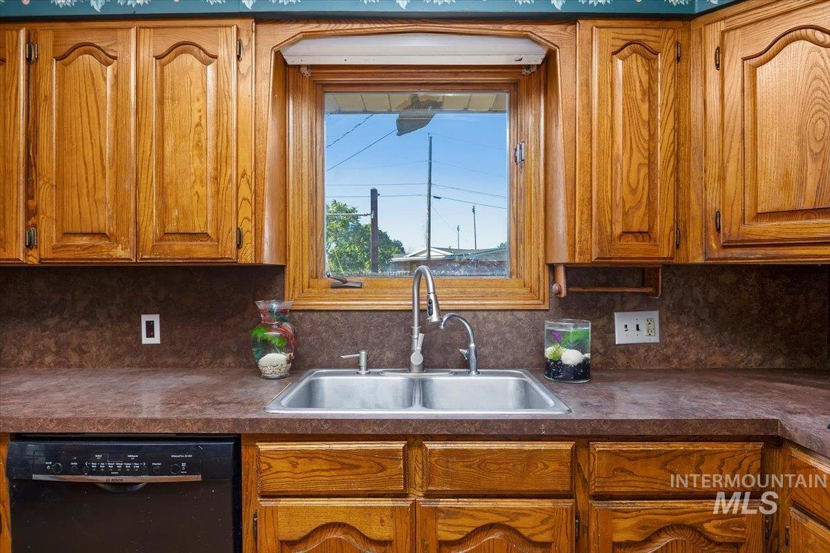 305 Lucille St., Kimberly, Idaho 83301, 4 Bedrooms, 2 Bathrooms, Residential For Sale, Price $349,900,MLS 98955771