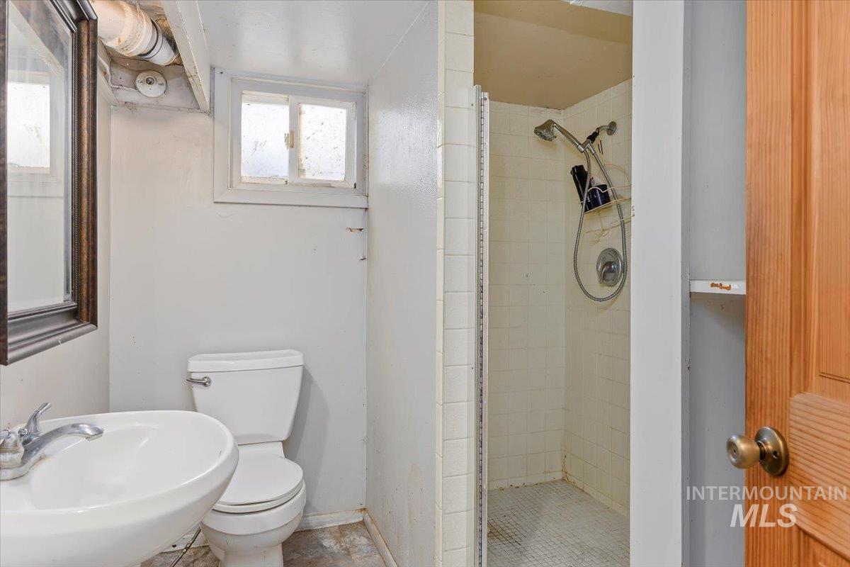 305 Lucille St., Kimberly, Idaho 83301, 4 Bedrooms, 2 Bathrooms, Residential For Sale, Price $349,900,MLS 98955771