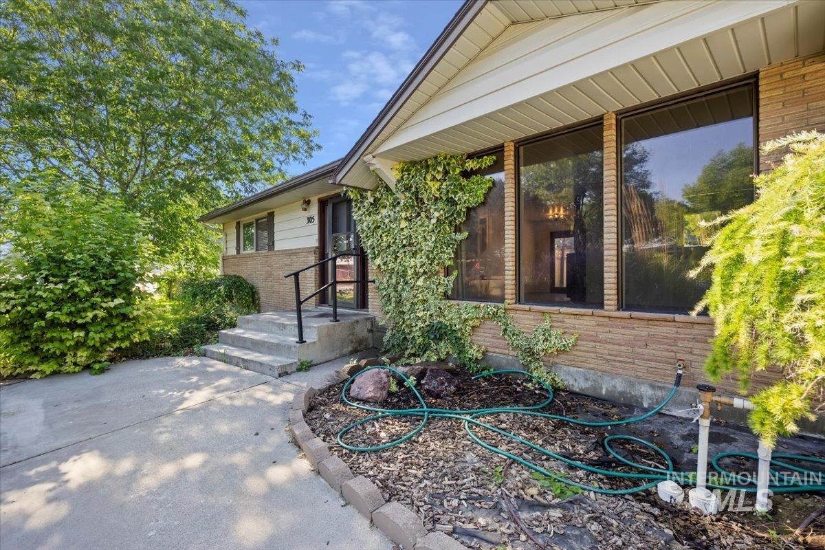 305 Lucille St., Kimberly, Idaho 83301, 4 Bedrooms, 2 Bathrooms, Residential For Sale, Price $349,900,MLS 98955771