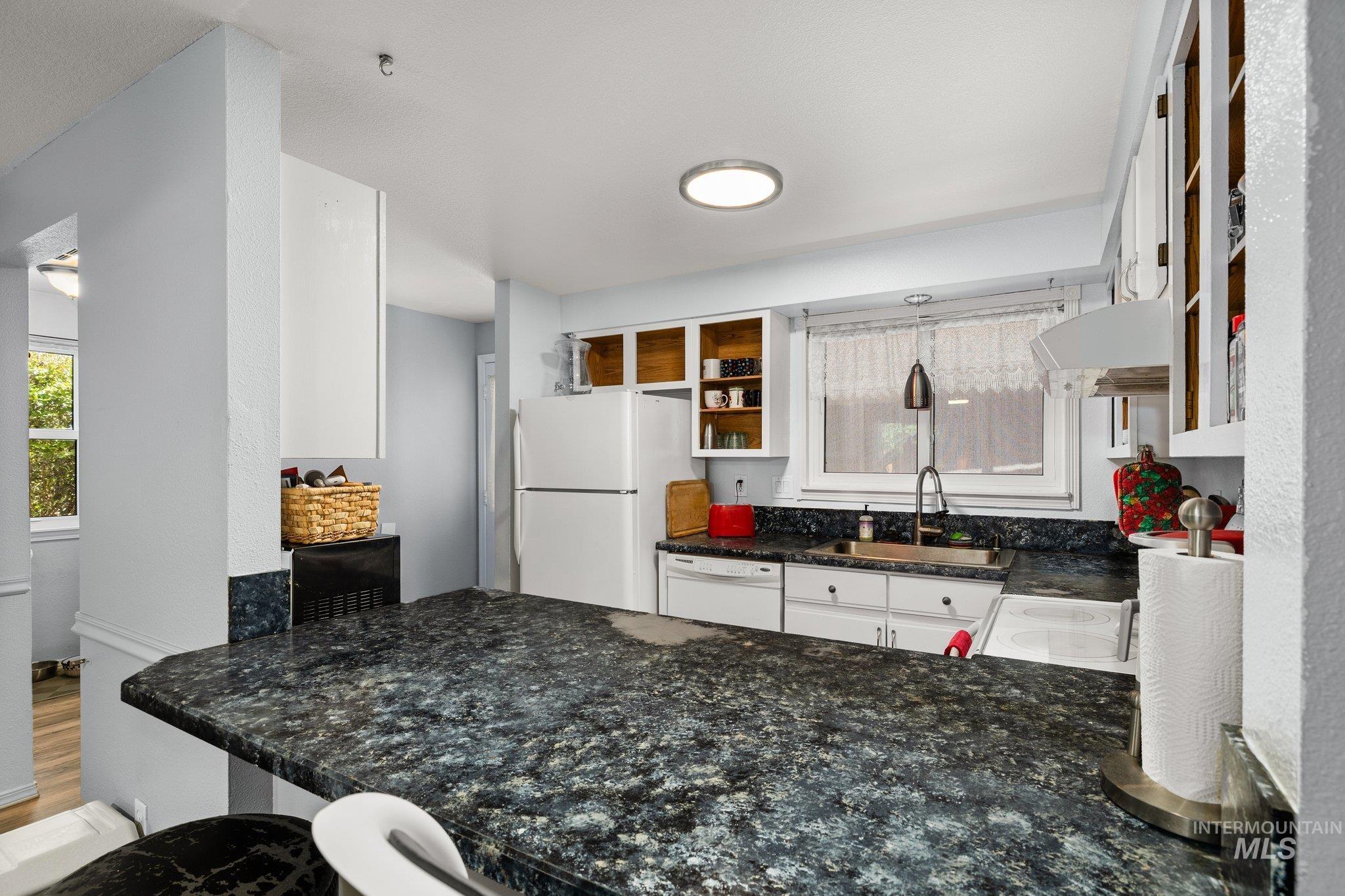 1990 Old Saybrook, Boise, Idaho 83706, 3 Bedrooms, 1.5 Bathrooms, Residential For Sale, Price $359,900,MLS 98955817