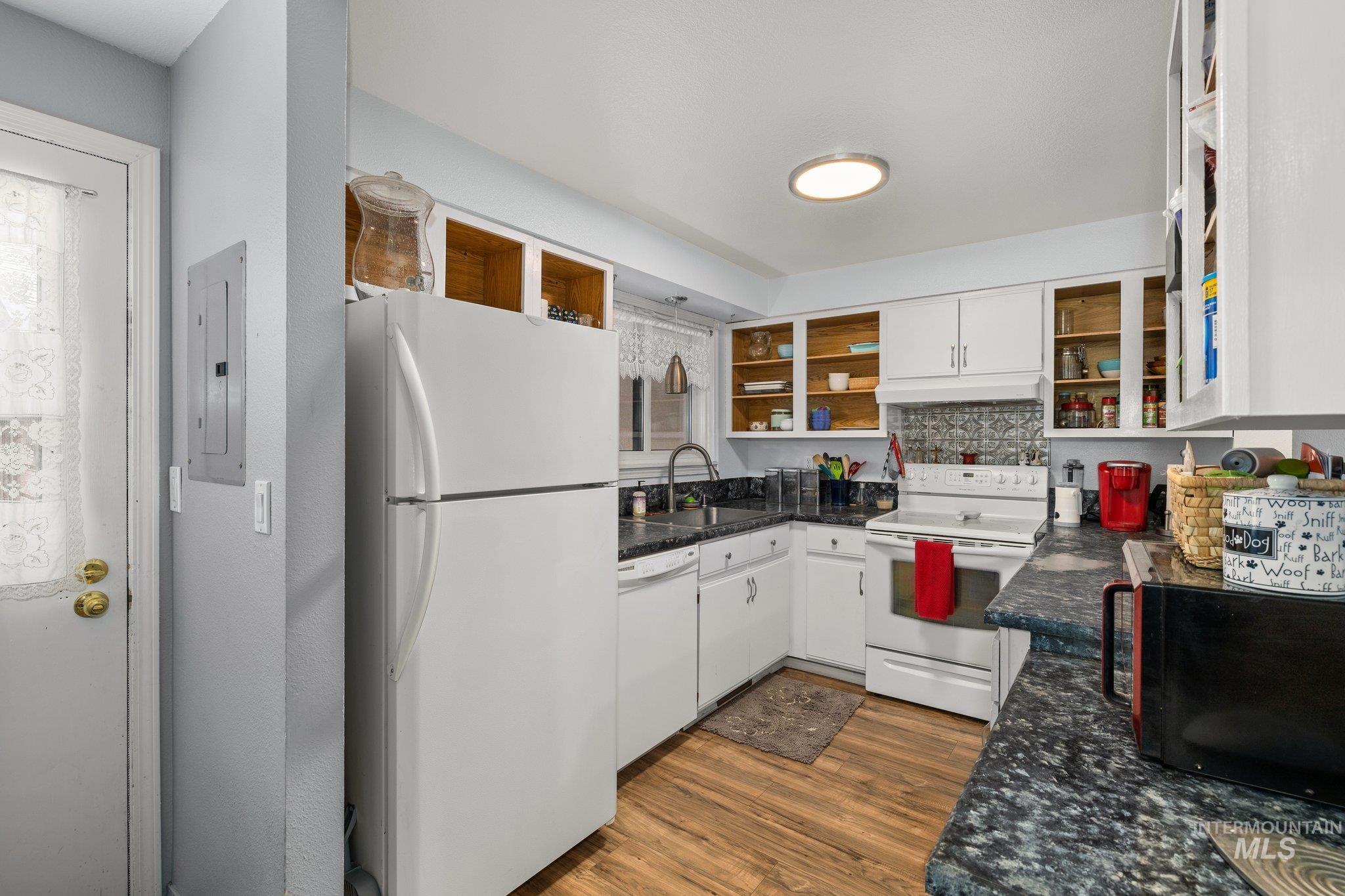 1990 Old Saybrook, Boise, Idaho 83706, 3 Bedrooms, 1.5 Bathrooms, Residential For Sale, Price $359,900,MLS 98955817