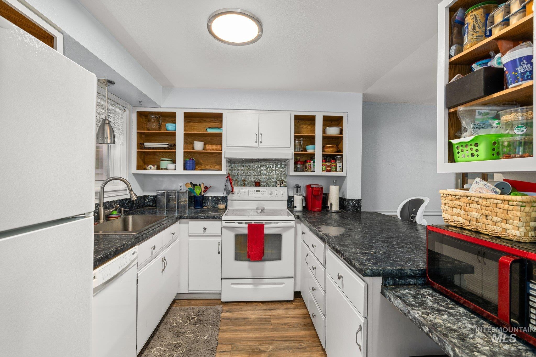 1990 Old Saybrook, Boise, Idaho 83706, 3 Bedrooms, 1.5 Bathrooms, Residential For Sale, Price $359,900,MLS 98955817