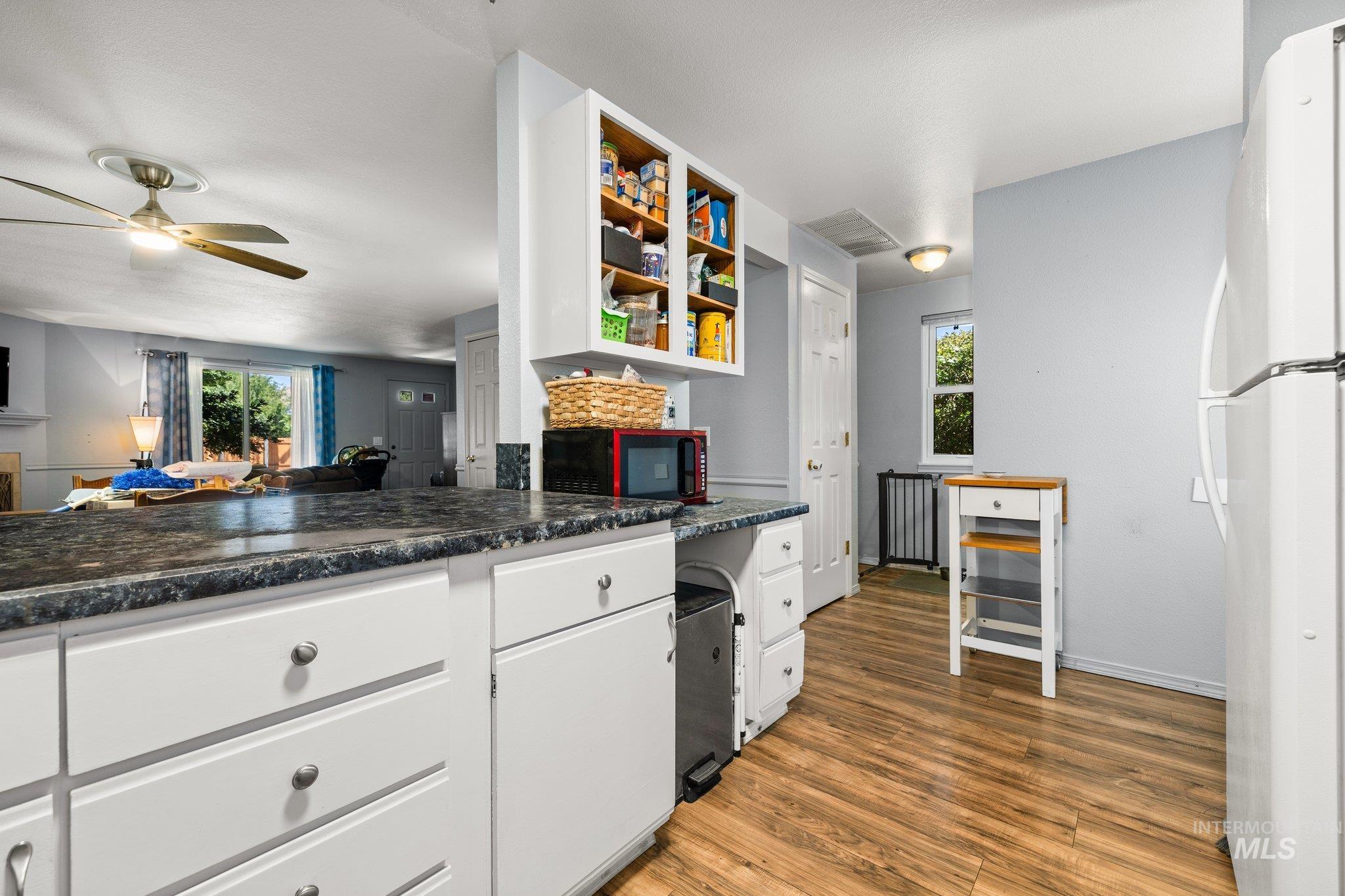 1990 Old Saybrook, Boise, Idaho 83706, 3 Bedrooms, 1.5 Bathrooms, Residential For Sale, Price $359,900,MLS 98955817