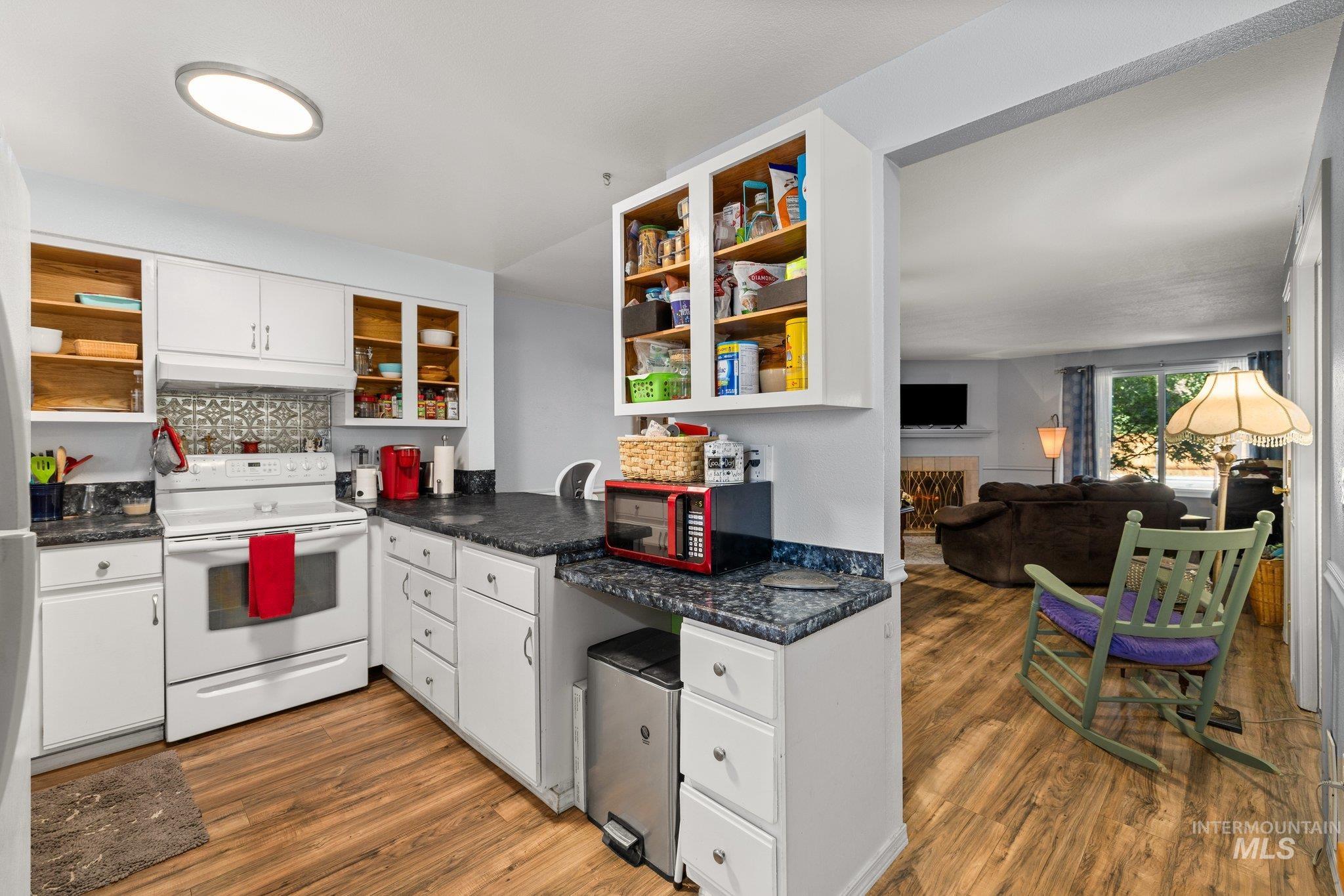 1990 Old Saybrook, Boise, Idaho 83706, 3 Bedrooms, 1.5 Bathrooms, Residential For Sale, Price $359,900,MLS 98955817