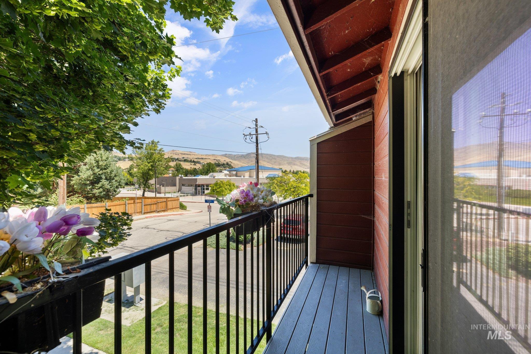 1990 Old Saybrook, Boise, Idaho 83706, 3 Bedrooms, 1.5 Bathrooms, Residential For Sale, Price $359,900,MLS 98955817