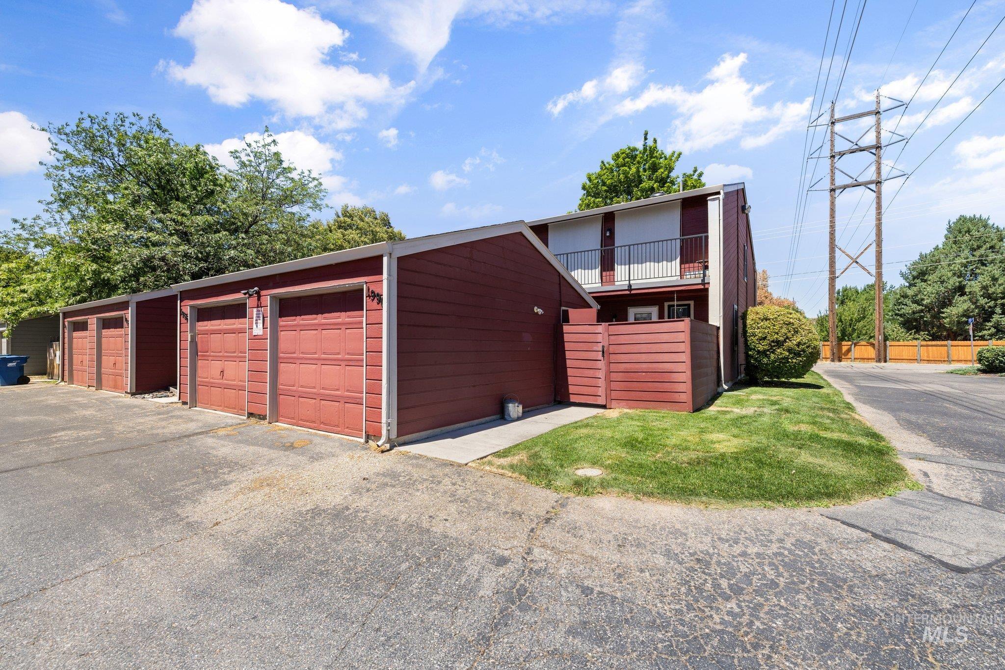 1990 Old Saybrook, Boise, Idaho 83706, 3 Bedrooms, 1.5 Bathrooms, Residential For Sale, Price $359,900,MLS 98955817