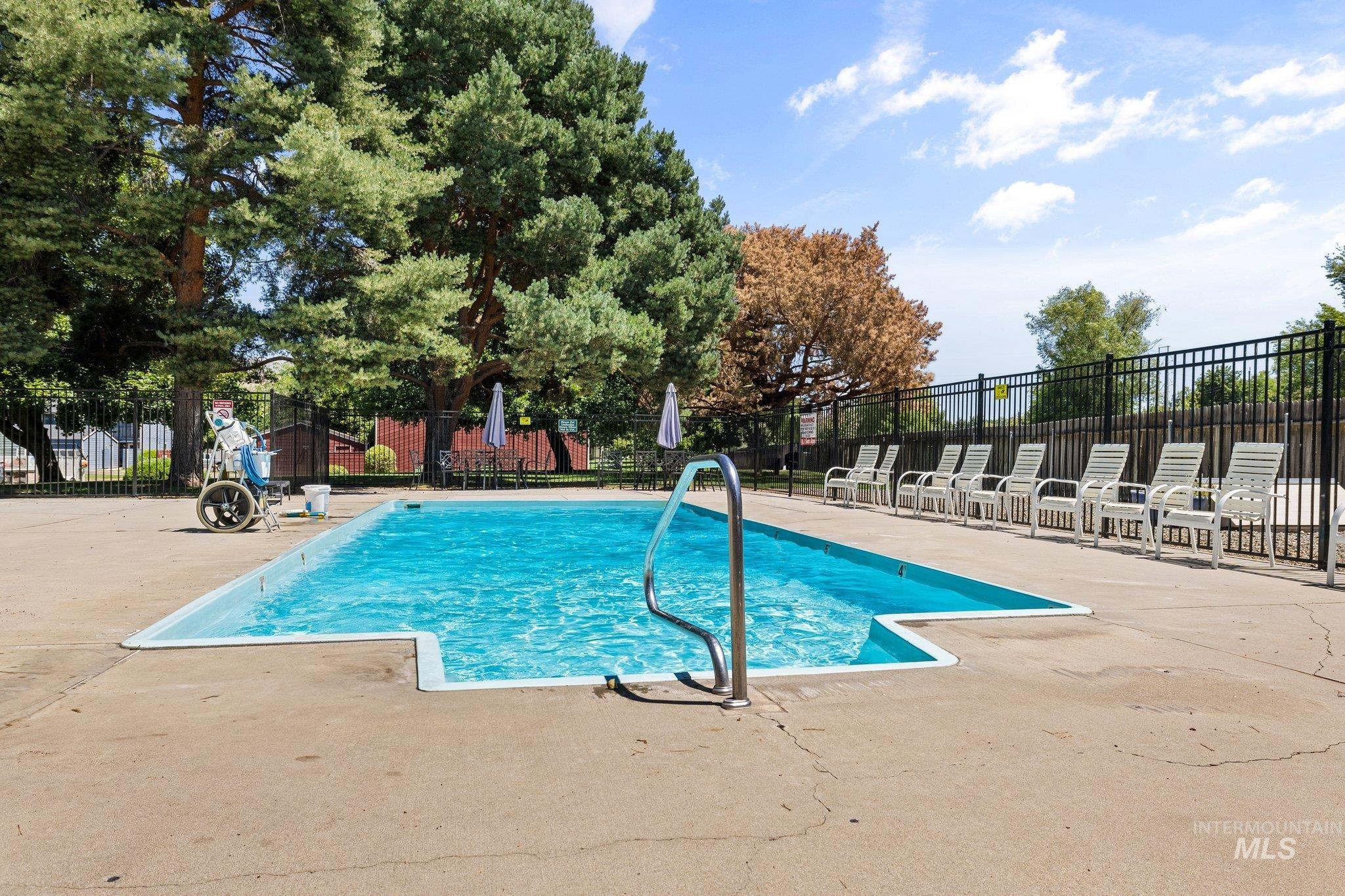 1990 Old Saybrook, Boise, Idaho 83706, 3 Bedrooms, 1.5 Bathrooms, Residential For Sale, Price $359,900,MLS 98955817