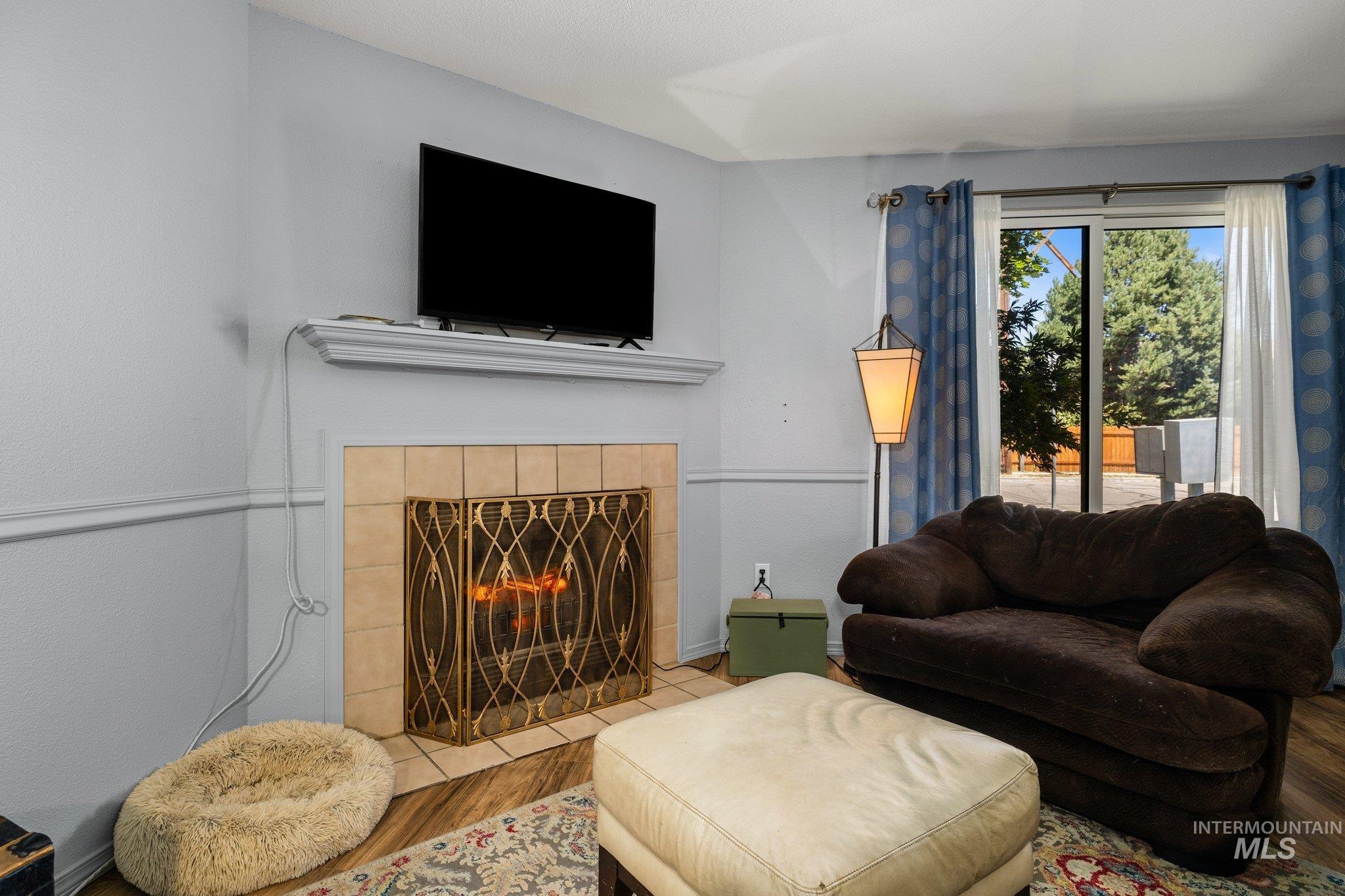 1990 Old Saybrook, Boise, Idaho 83706, 3 Bedrooms, 1.5 Bathrooms, Residential For Sale, Price $359,900,MLS 98955817