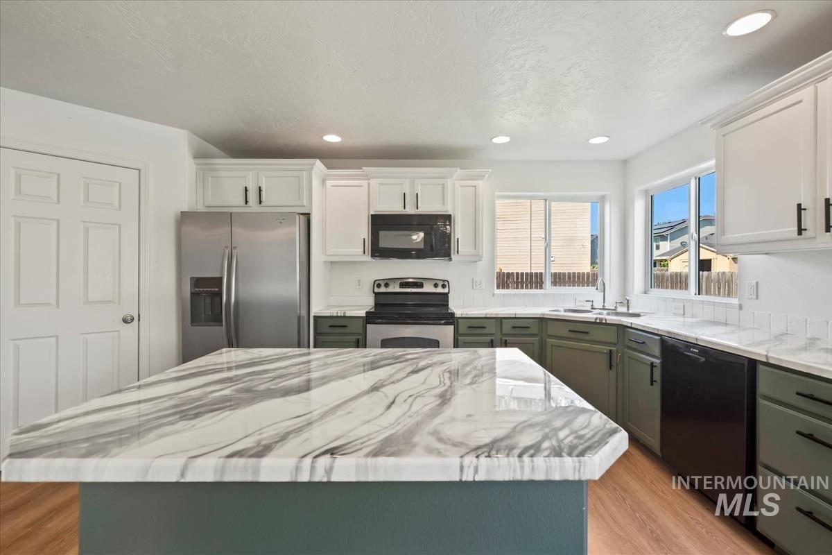 686 Nugget Court, Middleton, Idaho 83644-5278, 4 Bedrooms, 2.5 Bathrooms, Residential For Sale, Price $444,900,MLS 98955855