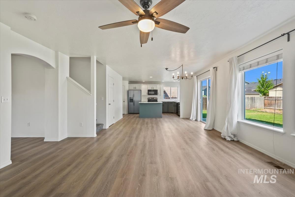 686 Nugget Court, Middleton, Idaho 83644-5278, 4 Bedrooms, 2.5 Bathrooms, Residential For Sale, Price $444,900,MLS 98955855