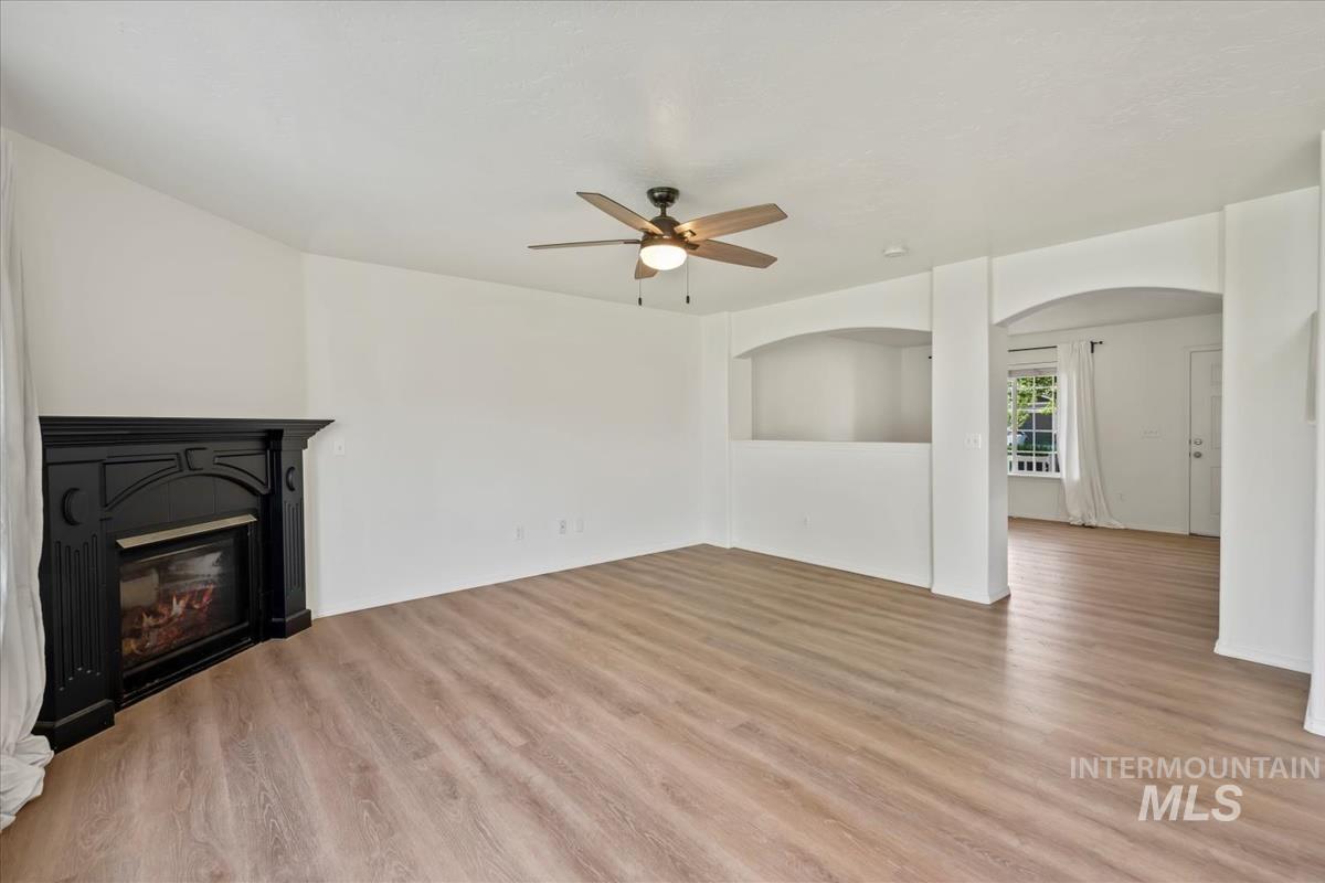 686 Nugget Court, Middleton, Idaho 83644-5278, 4 Bedrooms, 2.5 Bathrooms, Residential For Sale, Price $444,900,MLS 98955855