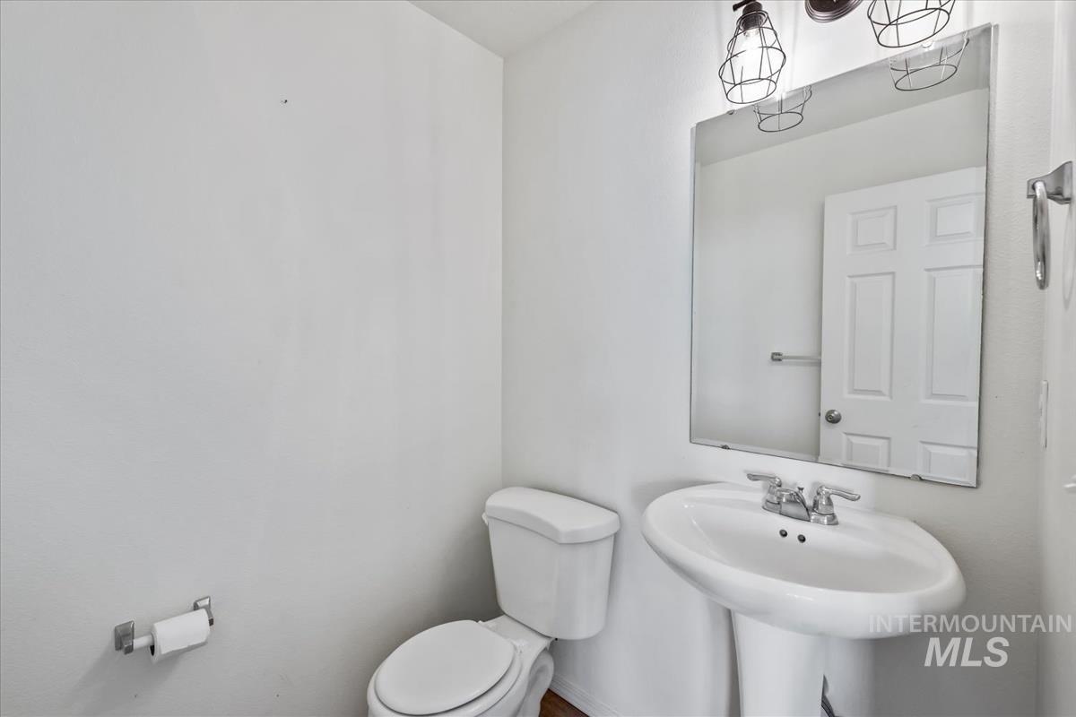 686 Nugget Court, Middleton, Idaho 83644-5278, 4 Bedrooms, 2.5 Bathrooms, Residential For Sale, Price $444,900,MLS 98955855