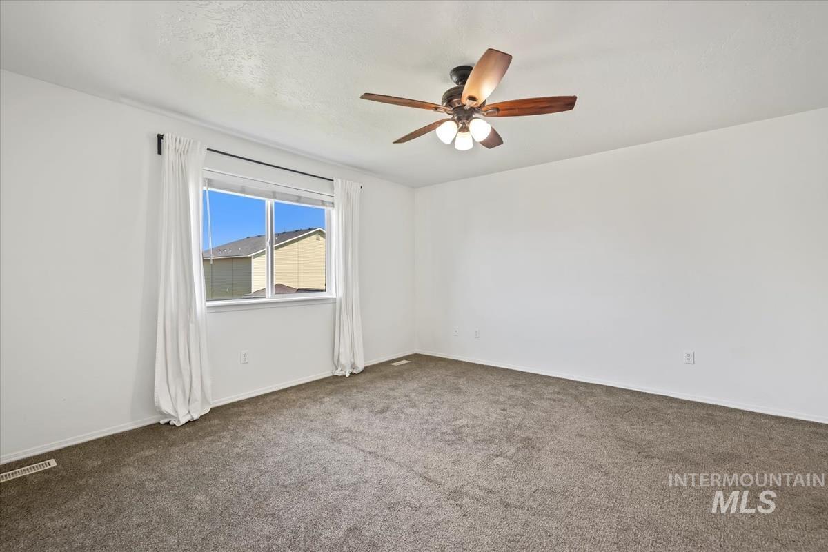 686 Nugget Court, Middleton, Idaho 83644-5278, 4 Bedrooms, 2.5 Bathrooms, Residential For Sale, Price $444,900,MLS 98955855