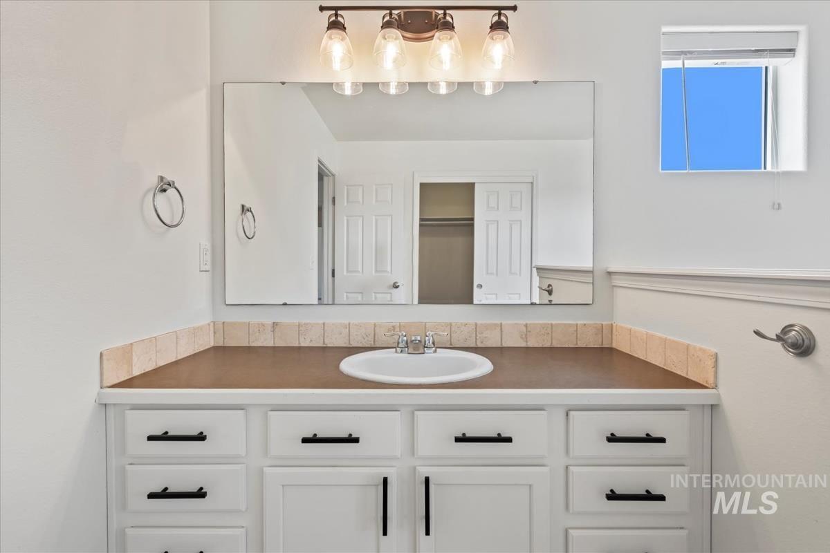 686 Nugget Court, Middleton, Idaho 83644-5278, 4 Bedrooms, 2.5 Bathrooms, Residential For Sale, Price $444,900,MLS 98955855