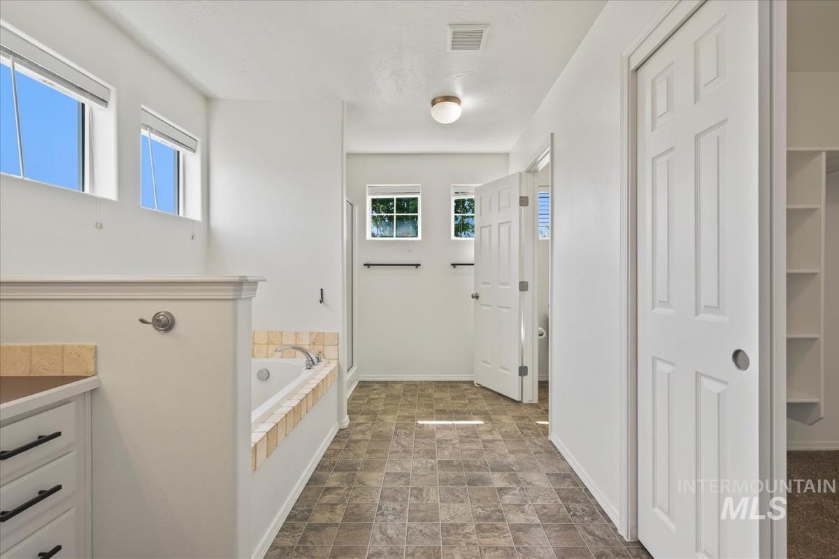 686 Nugget Court, Middleton, Idaho 83644-5278, 4 Bedrooms, 2.5 Bathrooms, Residential For Sale, Price $444,900,MLS 98955855