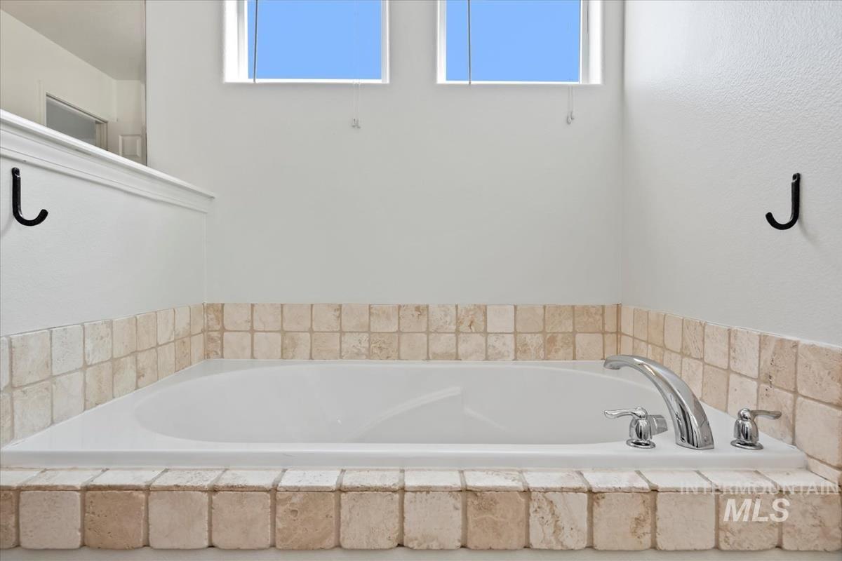 686 Nugget Court, Middleton, Idaho 83644-5278, 4 Bedrooms, 2.5 Bathrooms, Residential For Sale, Price $444,900,MLS 98955855