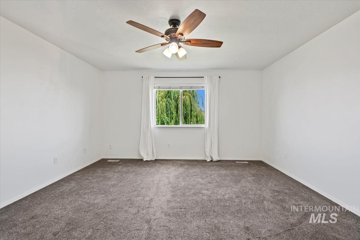 686 Nugget Court, Middleton, Idaho 83644-5278, 4 Bedrooms, 2.5 Bathrooms, Residential For Sale, Price $444,900,MLS 98955855