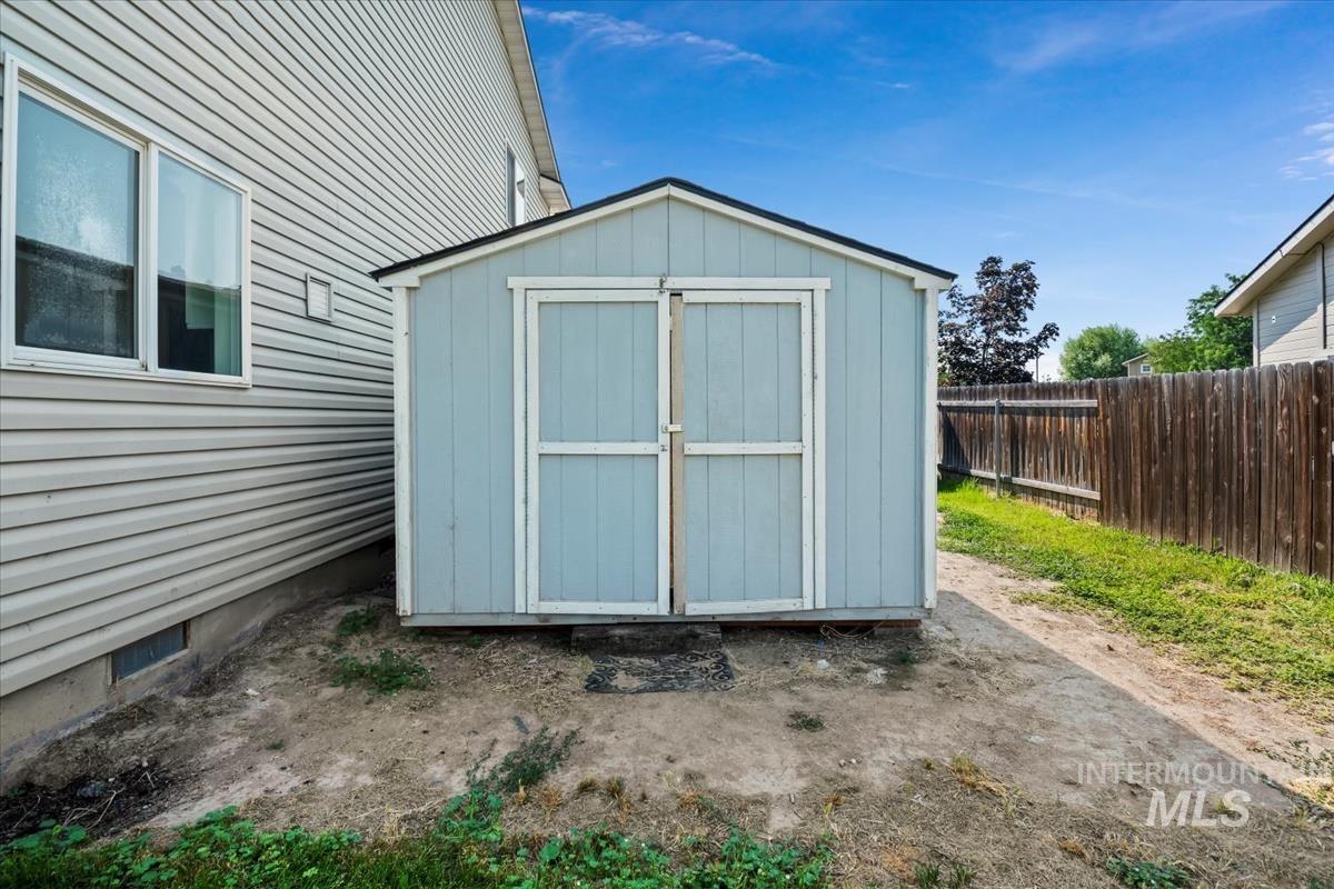 686 Nugget Court, Middleton, Idaho 83644-5278, 4 Bedrooms, 2.5 Bathrooms, Residential For Sale, Price $444,900,MLS 98955855