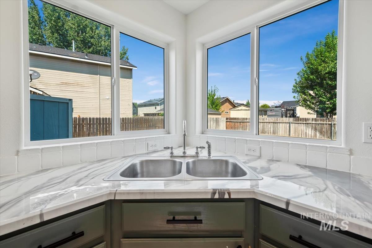 686 Nugget Court, Middleton, Idaho 83644-5278, 4 Bedrooms, 2.5 Bathrooms, Residential For Sale, Price $444,900,MLS 98955855