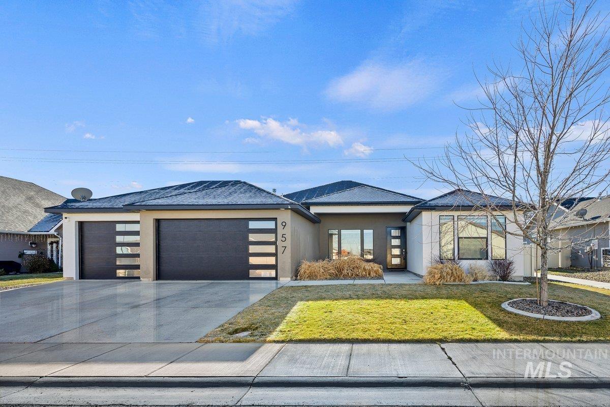 957 Birchton Loop, Twin Falls, Idaho 83301, 3 Bedrooms, 2 Bathrooms, Residential For Sale, Price $530,000,MLS 98955877