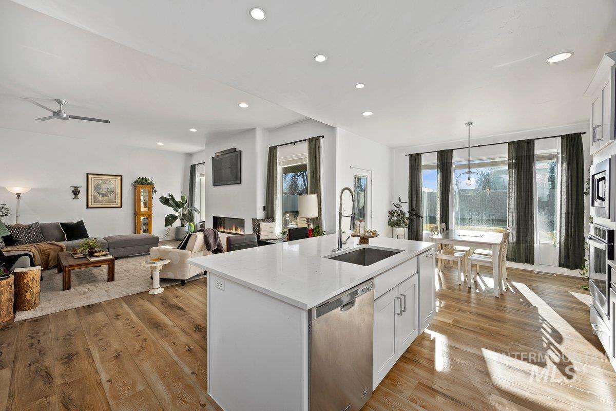 957 Birchton Loop, Twin Falls, Idaho 83301, 3 Bedrooms, 2 Bathrooms, Residential For Sale, Price $530,000,MLS 98955877