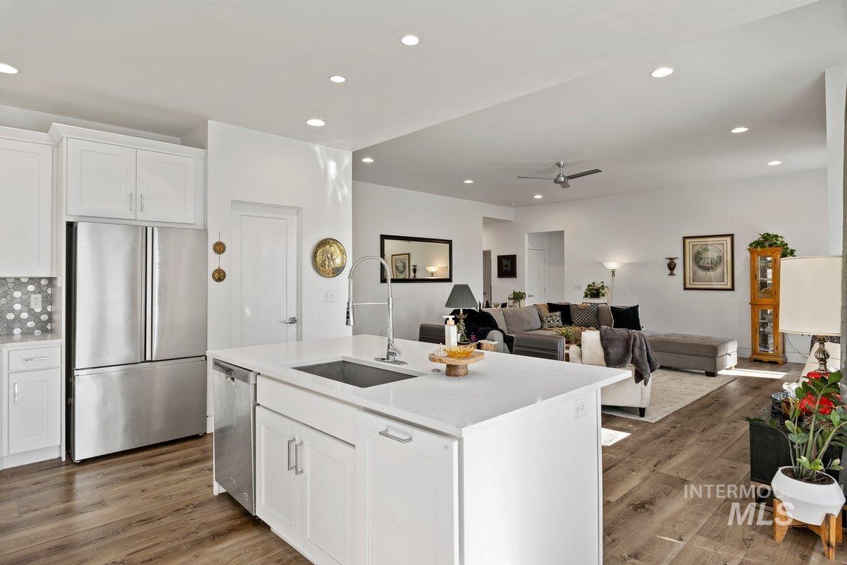 957 Birchton Loop, Twin Falls, Idaho 83301, 3 Bedrooms, 2 Bathrooms, Residential For Sale, Price $530,000,MLS 98955877