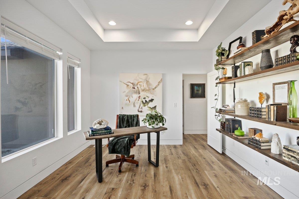 957 Birchton Loop, Twin Falls, Idaho 83301, 3 Bedrooms, 2 Bathrooms, Residential For Sale, Price $530,000,MLS 98955877