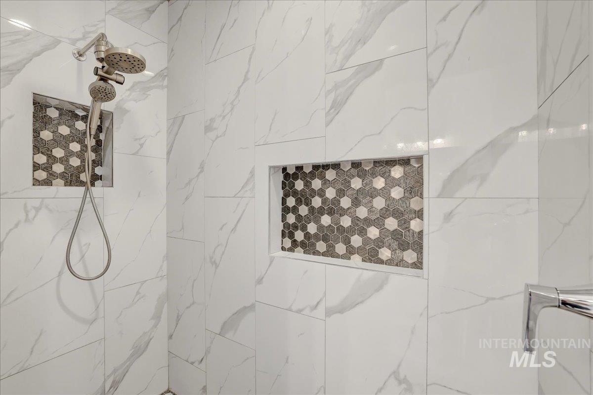 957 Birchton Loop, Twin Falls, Idaho 83301, 3 Bedrooms, 2 Bathrooms, Residential For Sale, Price $530,000,MLS 98955877