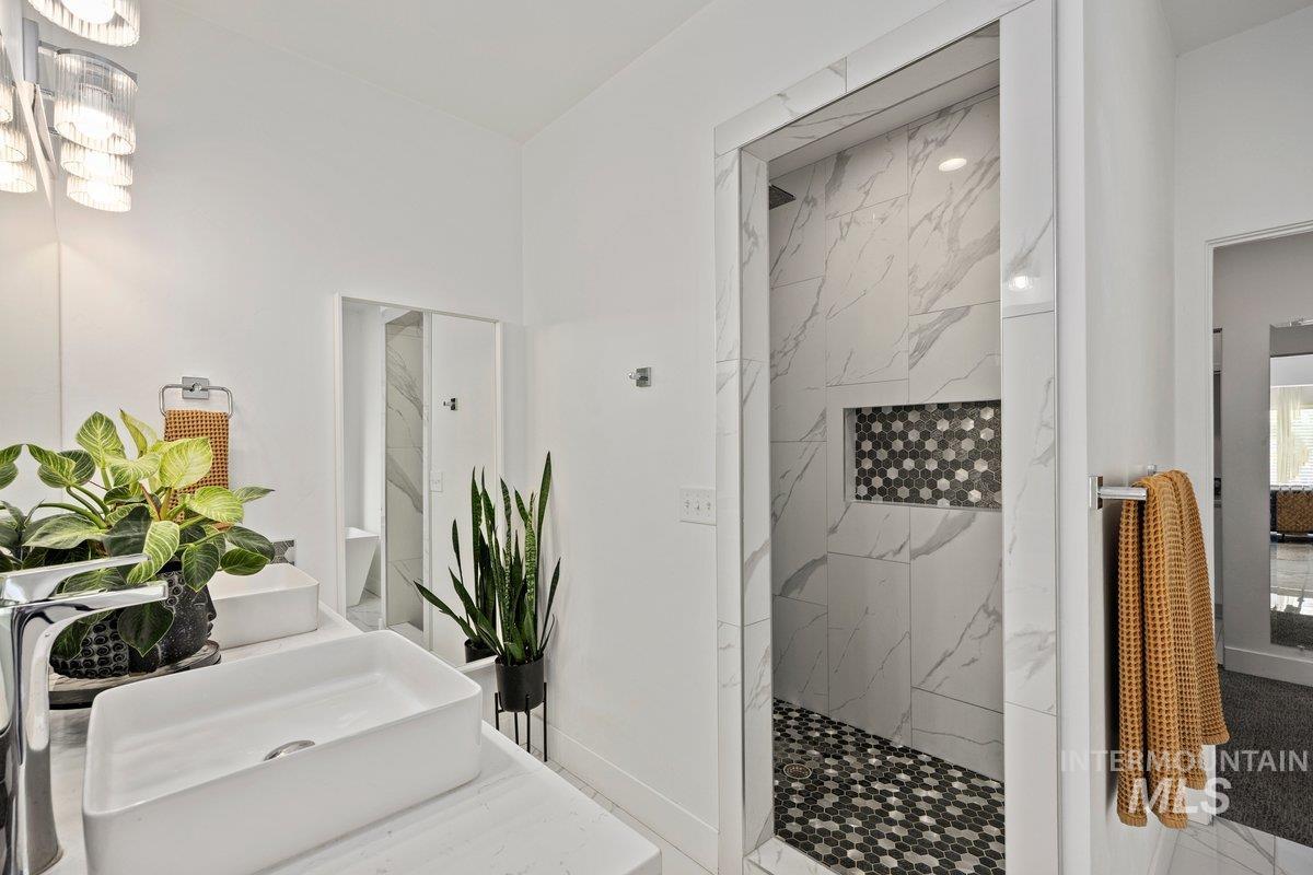 957 Birchton Loop, Twin Falls, Idaho 83301, 3 Bedrooms, 2 Bathrooms, Residential For Sale, Price $530,000,MLS 98955877