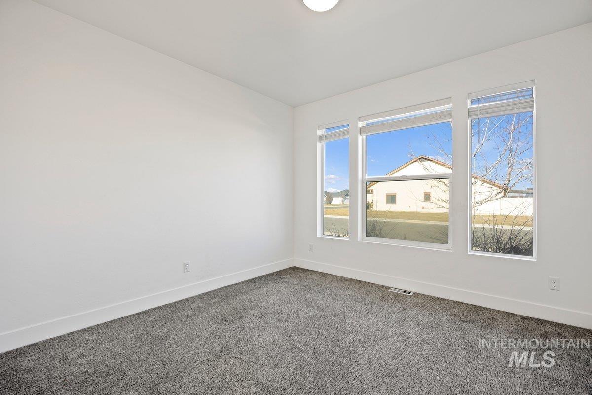 957 Birchton Loop, Twin Falls, Idaho 83301, 3 Bedrooms, 2 Bathrooms, Residential For Sale, Price $530,000,MLS 98955877